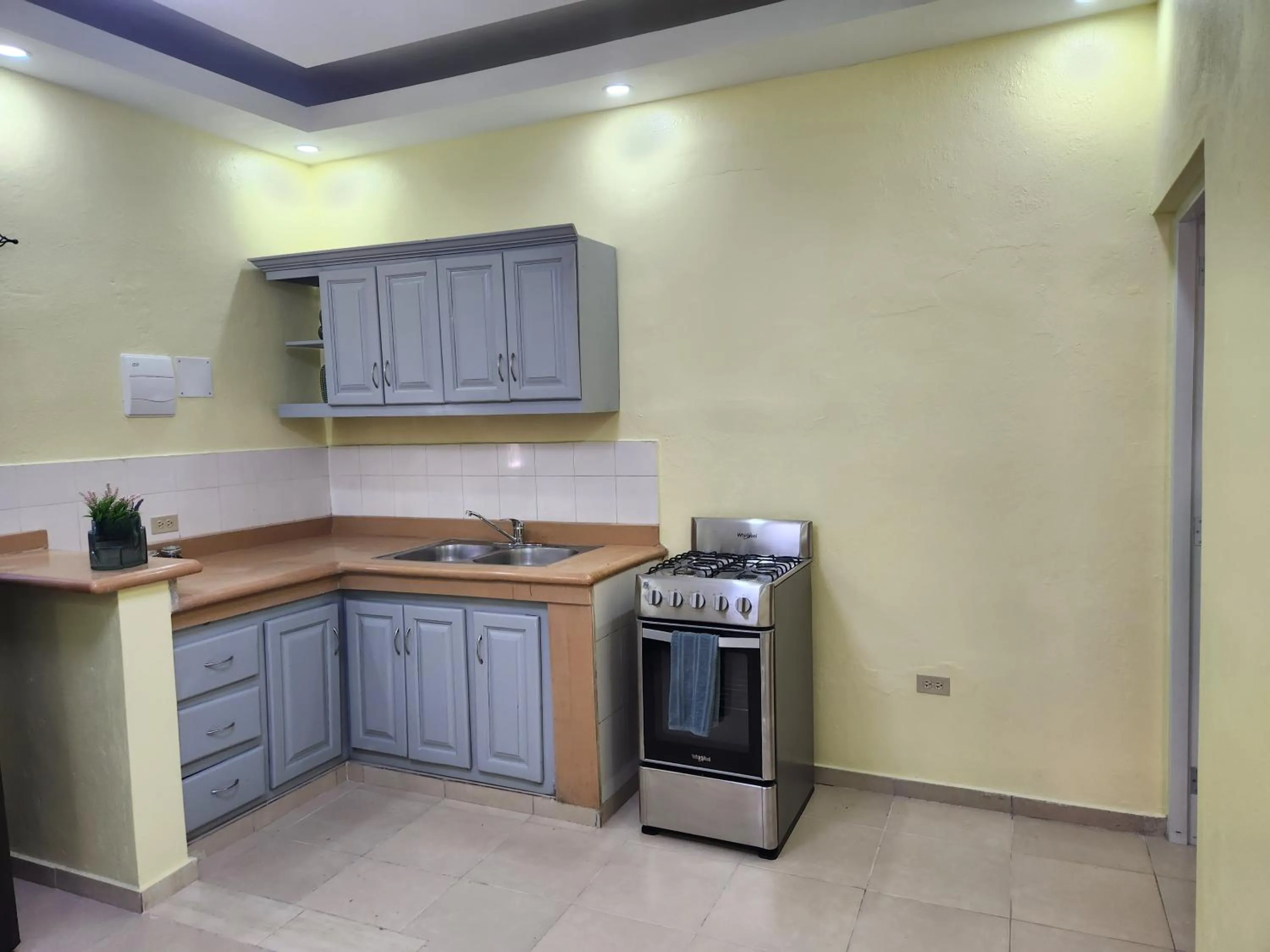 Kitchen or kitchenette in Apartamentos Melya cerca de la Playa Caleta