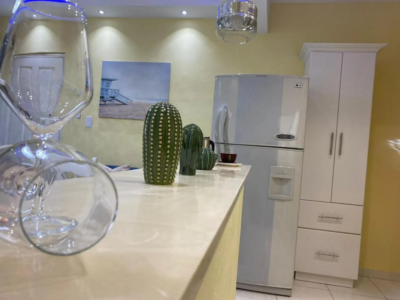 Kitchen or kitchenette in Apartamentos Melya cerca de la Playa Caleta