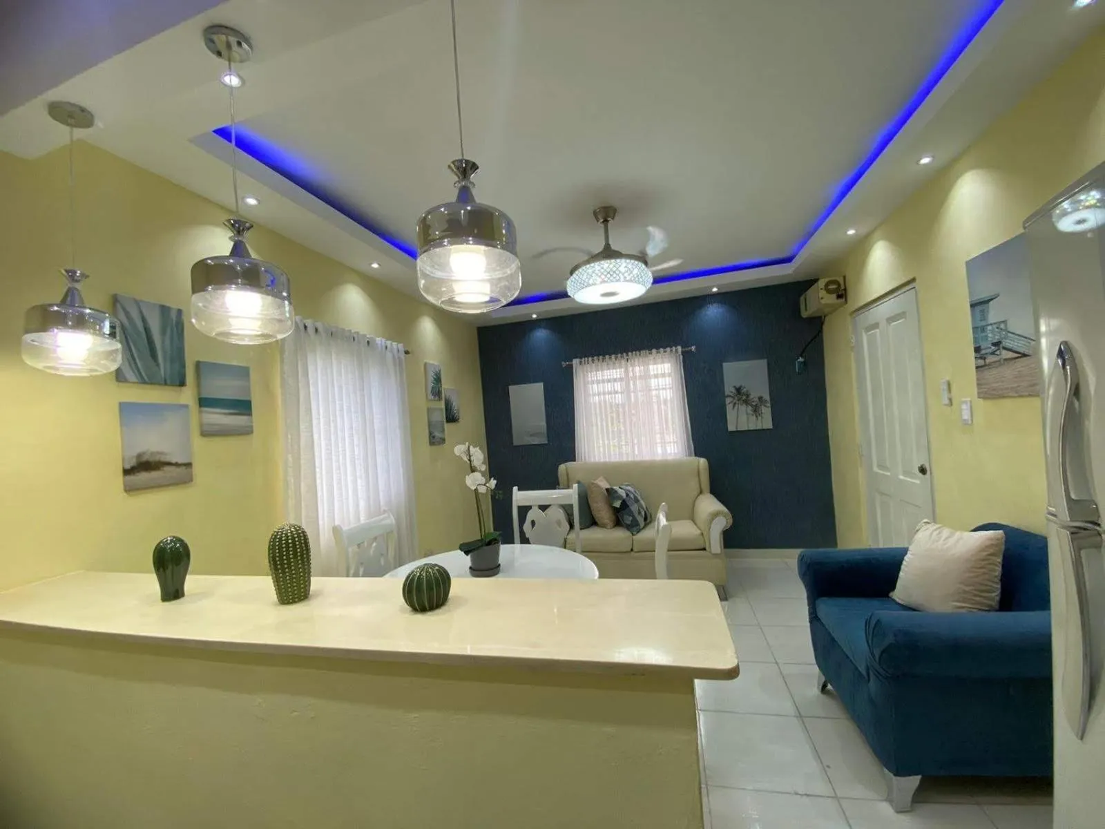 Living room in Apartamentos Melya cerca de la Playa Caleta