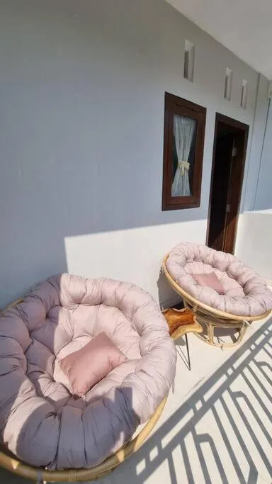 Patio in Oemah Wisata RinginSari -Full House, 5 Bed Rooms-