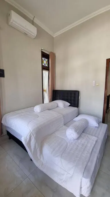 Bed in Oemah Wisata RinginSari -Full House, 5 Bed Rooms-