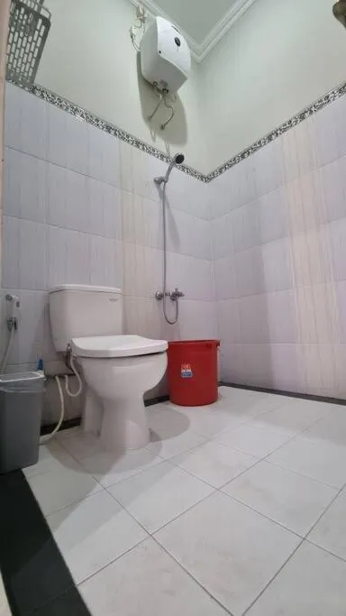 Bathroom in Oemah Wisata RinginSari -Full House, 5 Bed Rooms-