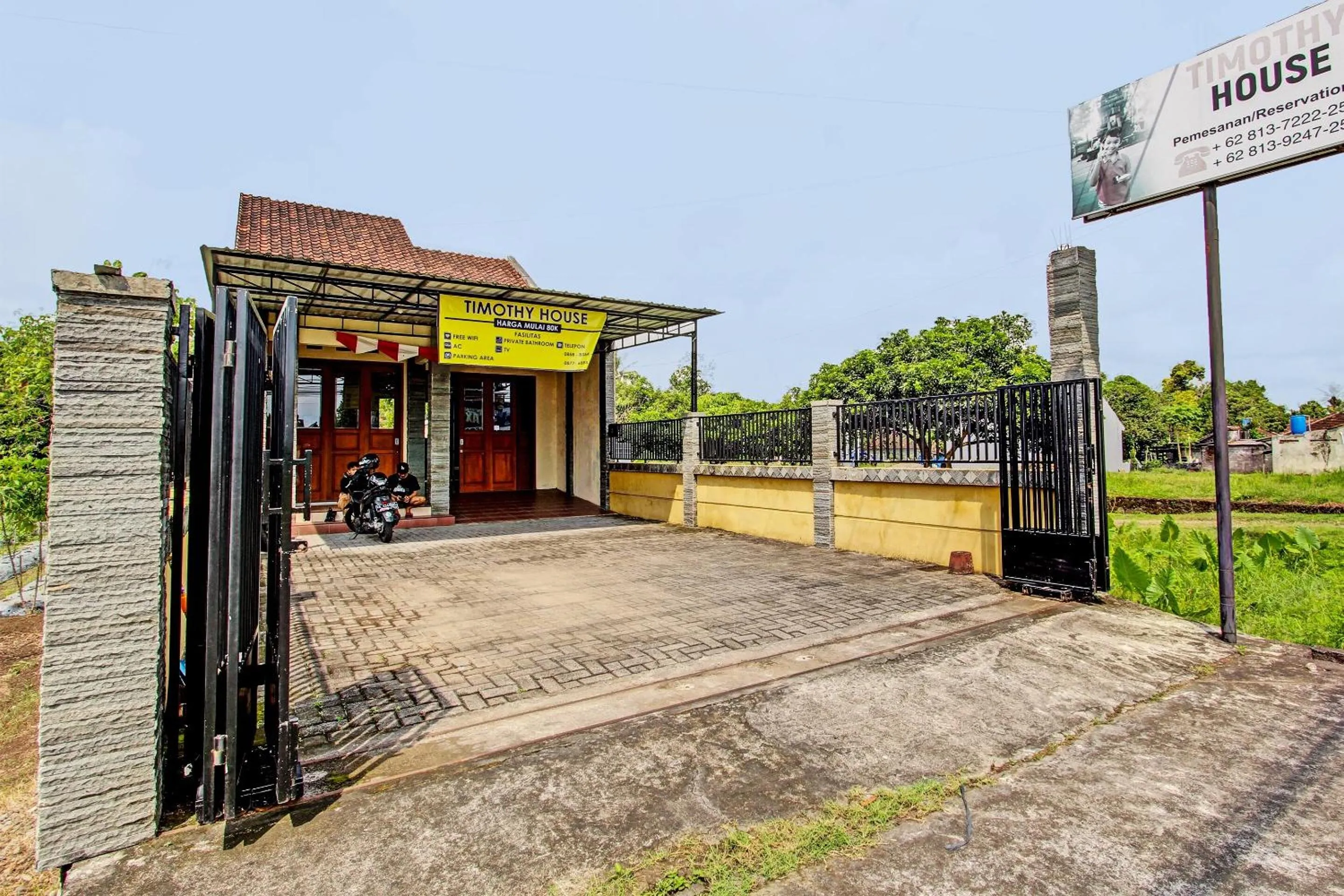 Facade/entrance in Hotel O Timoti Guest House