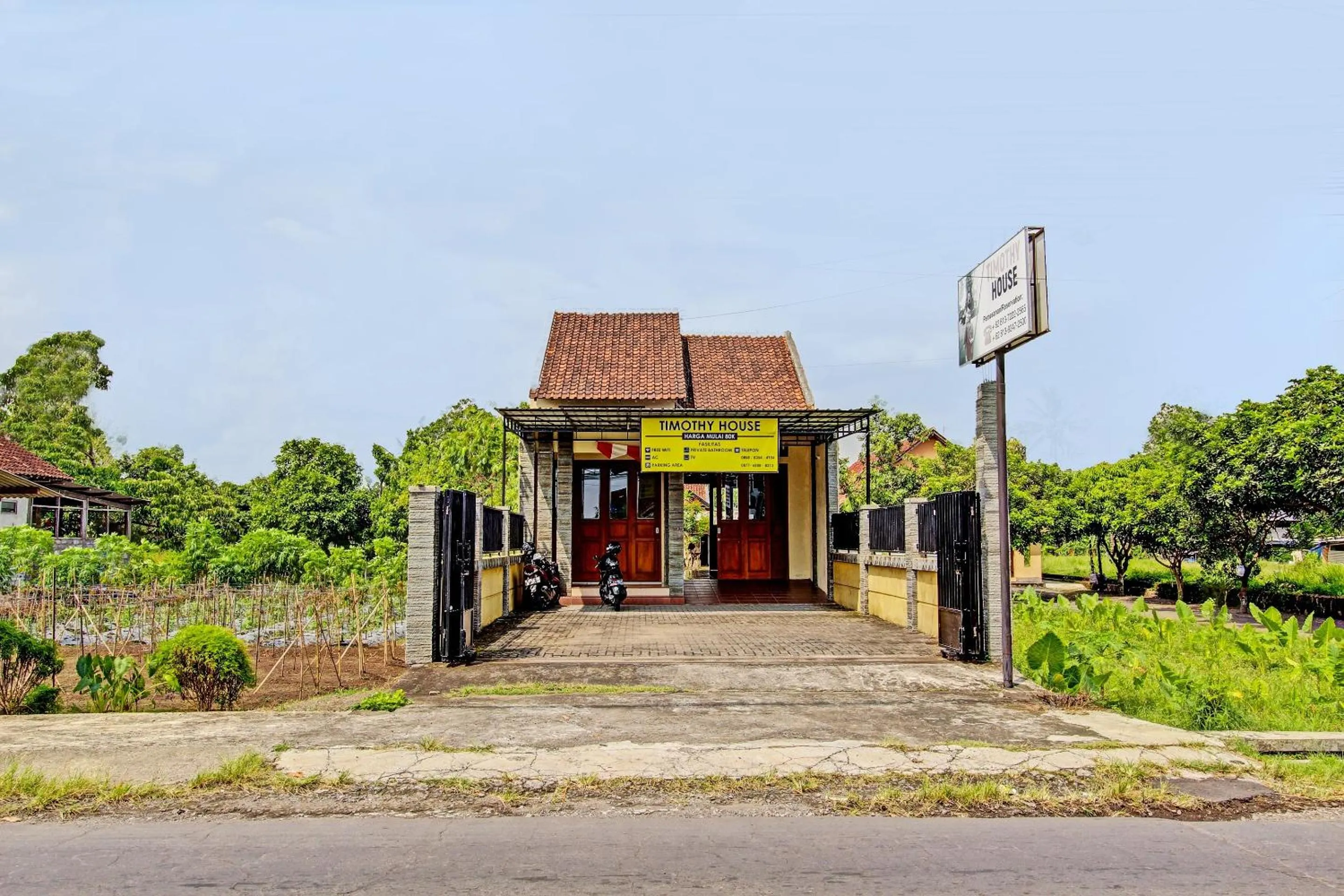 Facade/entrance in Hotel O Timoti Guest House