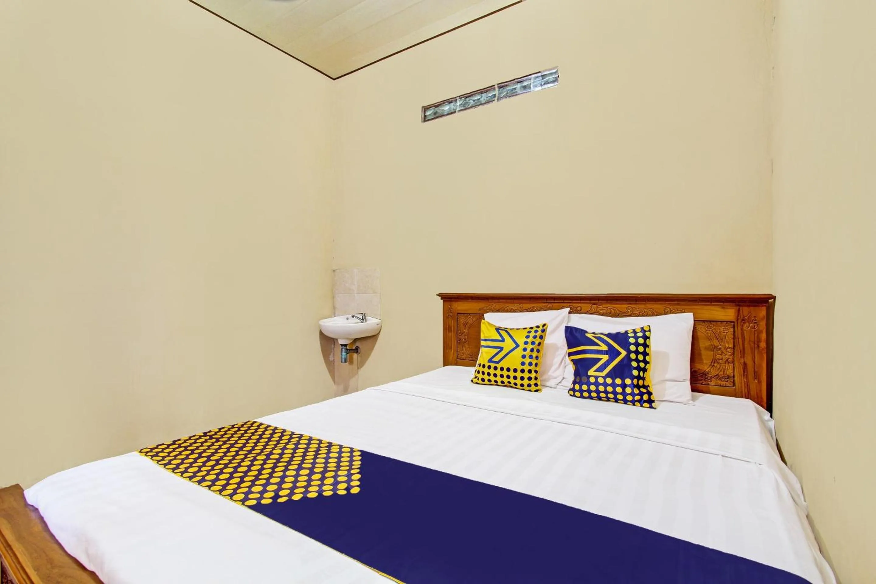 Bedroom, Bed in Hotel O Timoti Guest House