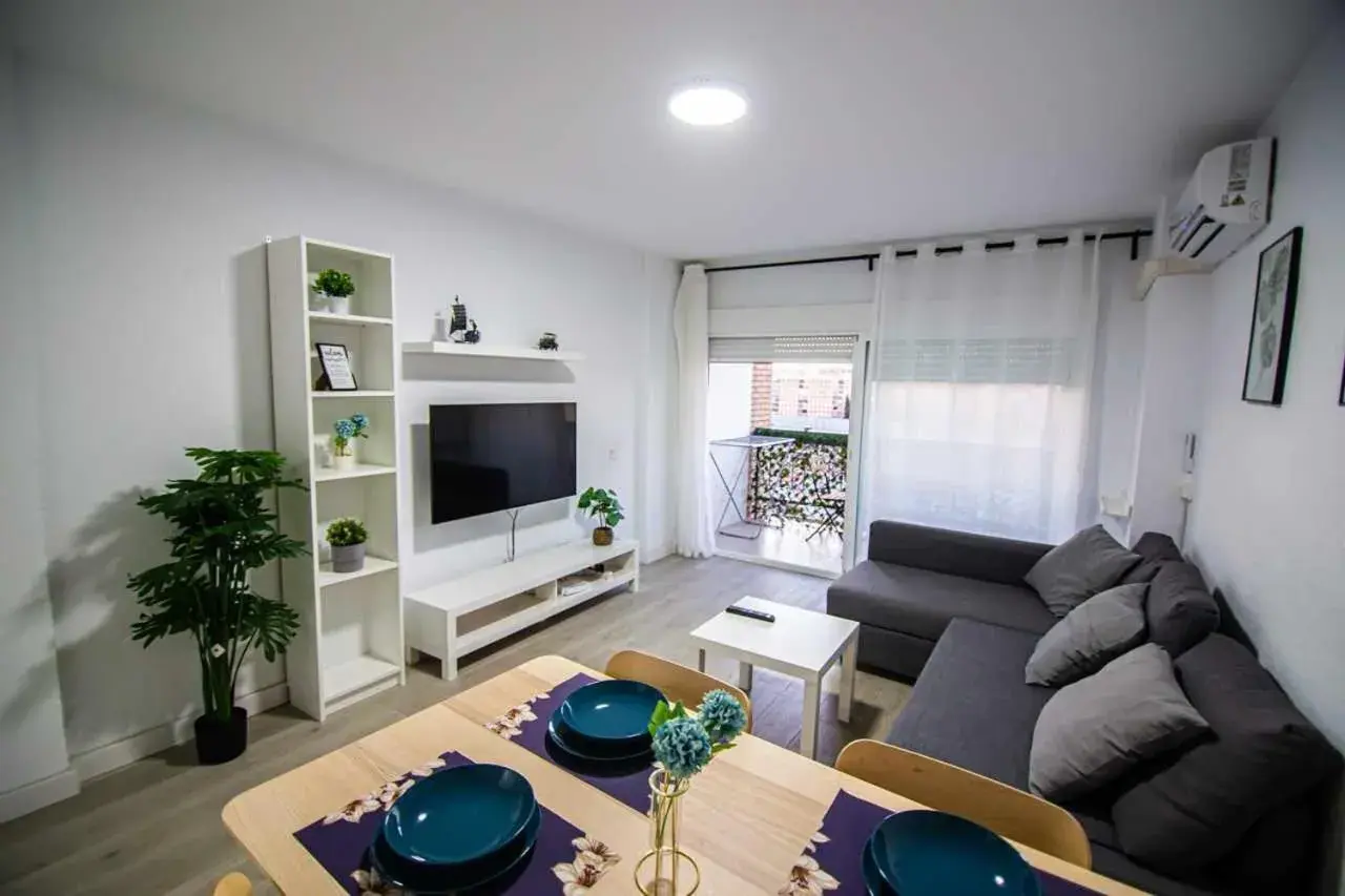 Apartamento con balcón cerca María Zambrano Apartamento con balcón cerca María Zambrano