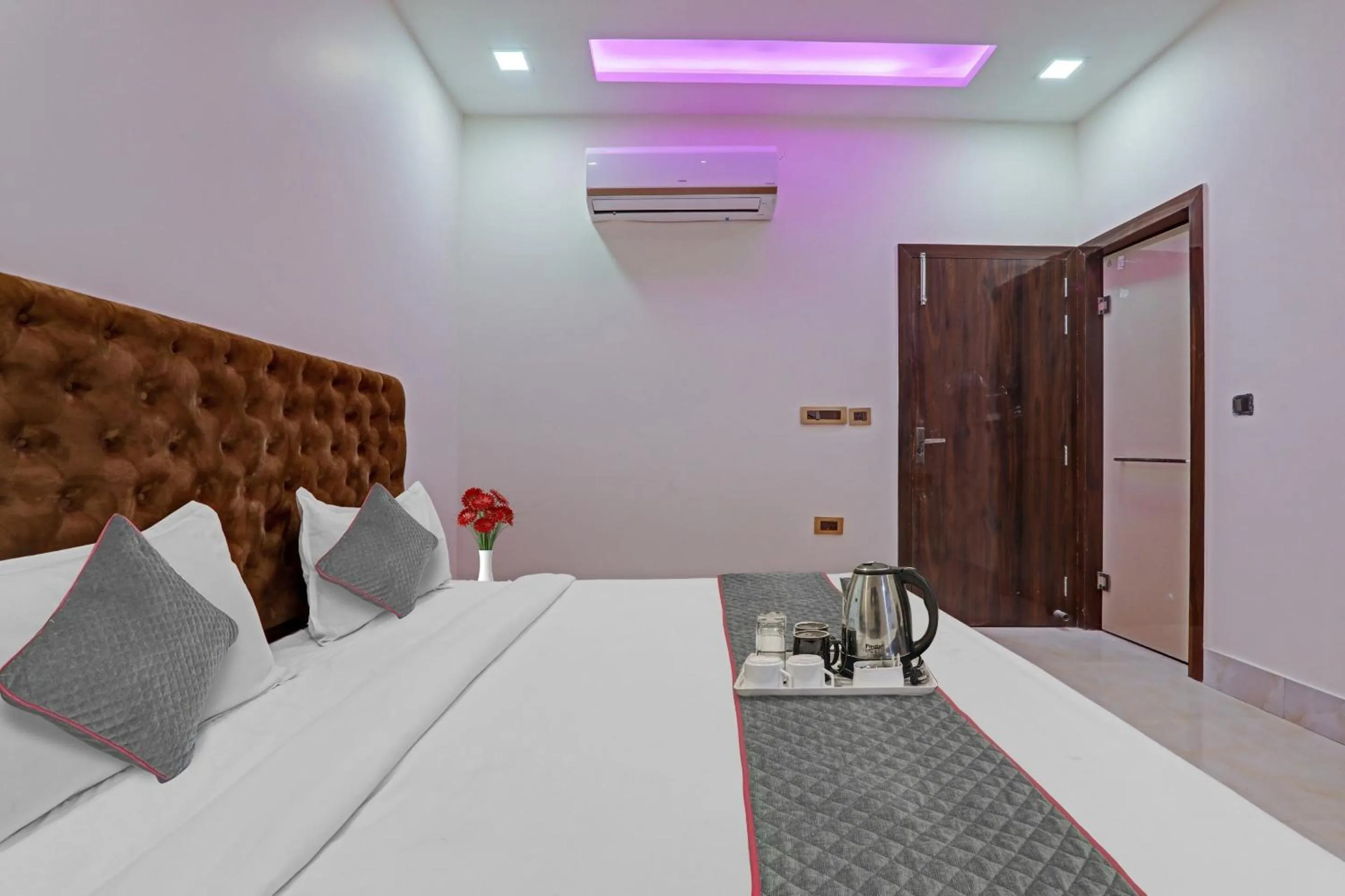 Bedroom, Bed in Townhouse Hotel Spotlight