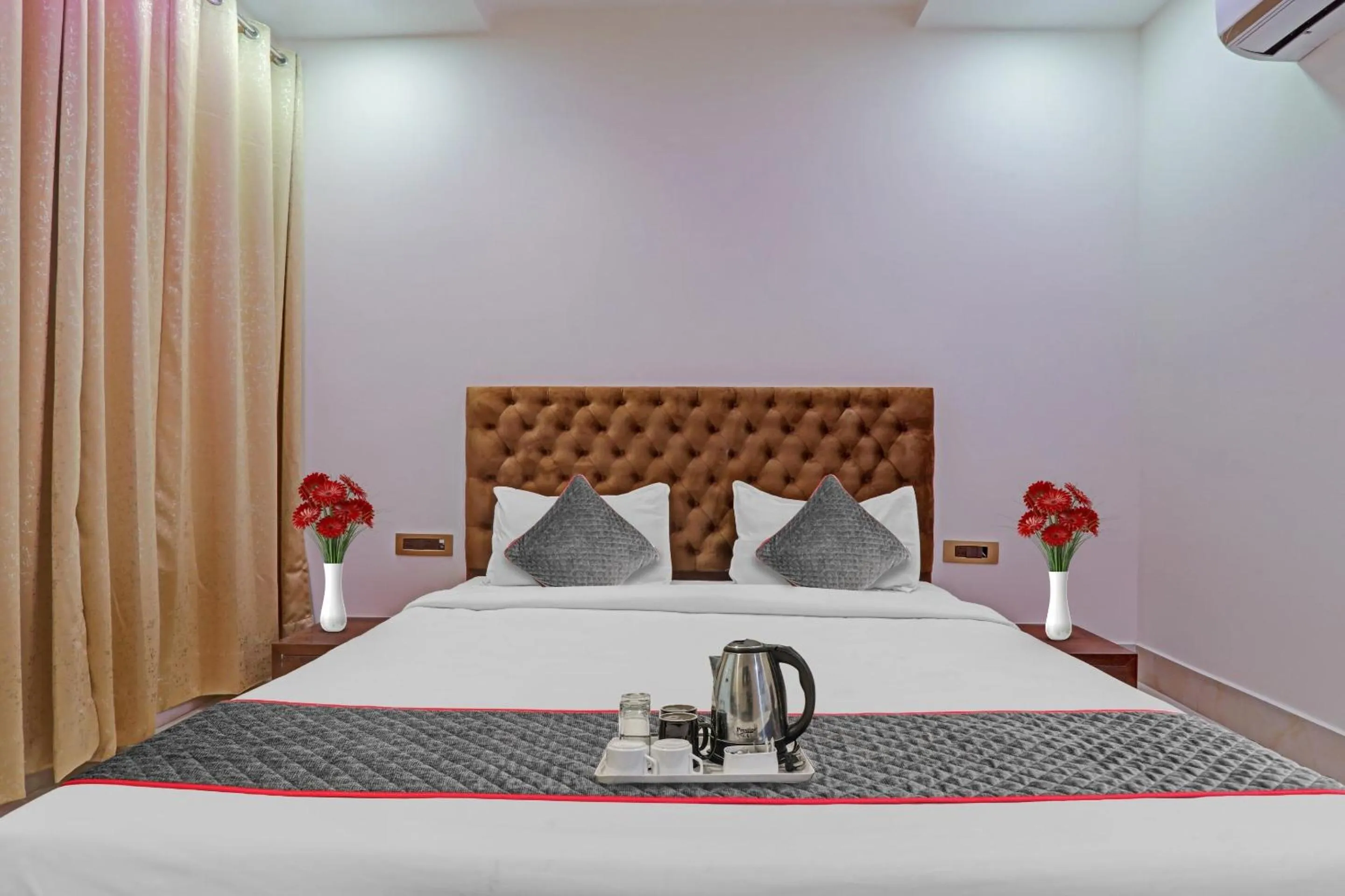 Bedroom, Bed in Townhouse Hotel Spotlight