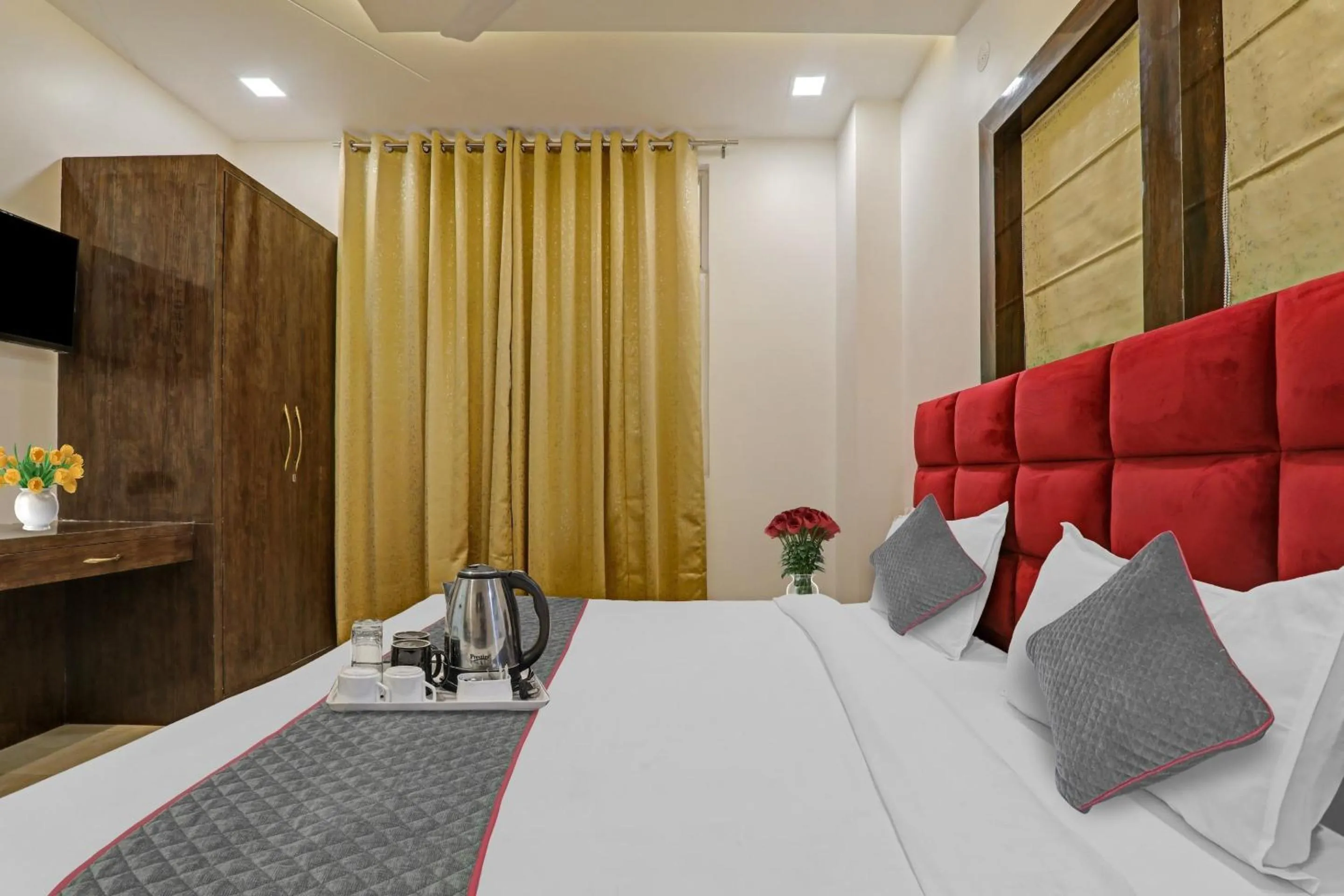 Bedroom, Bed in Townhouse Hotel Spotlight