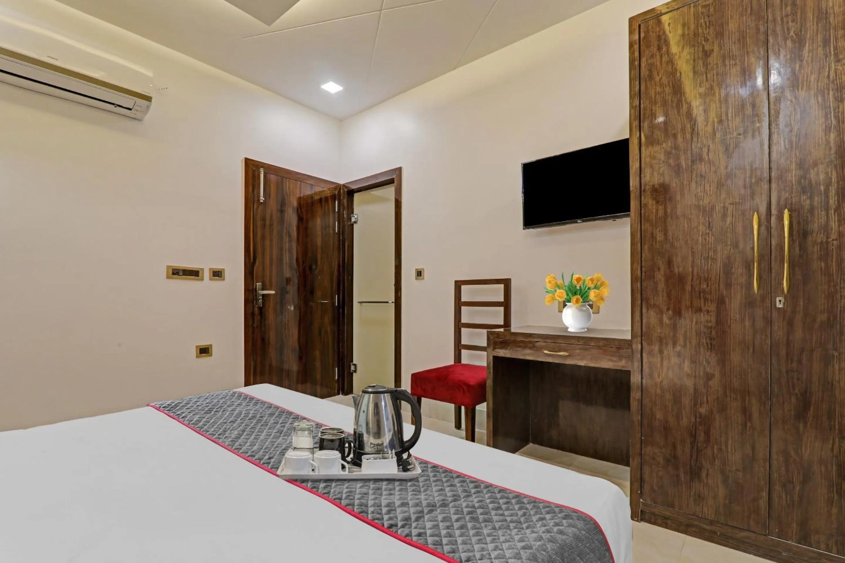 Bedroom, Bed in Townhouse Hotel Spotlight