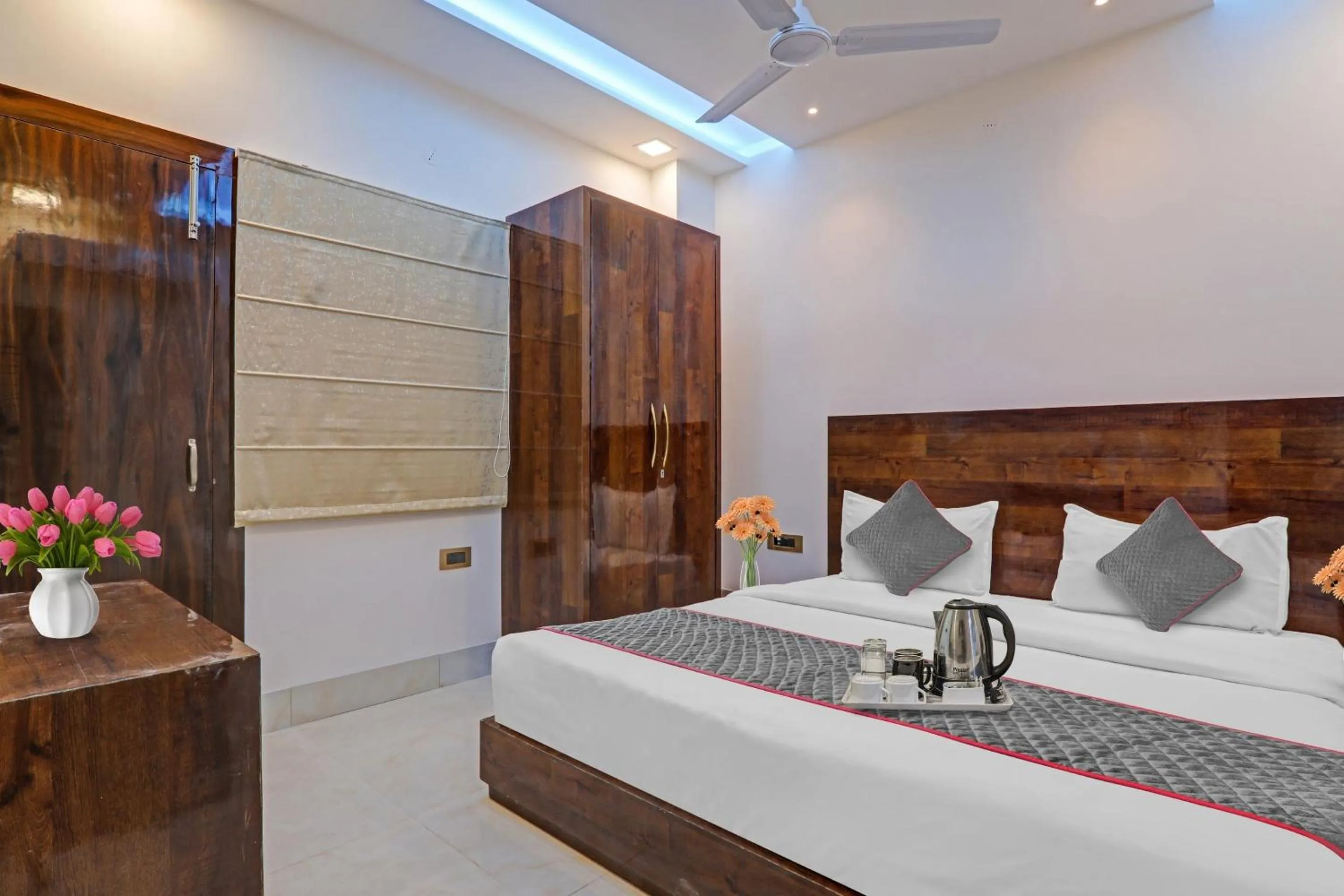 Bedroom, Bed in Townhouse Hotel Spotlight