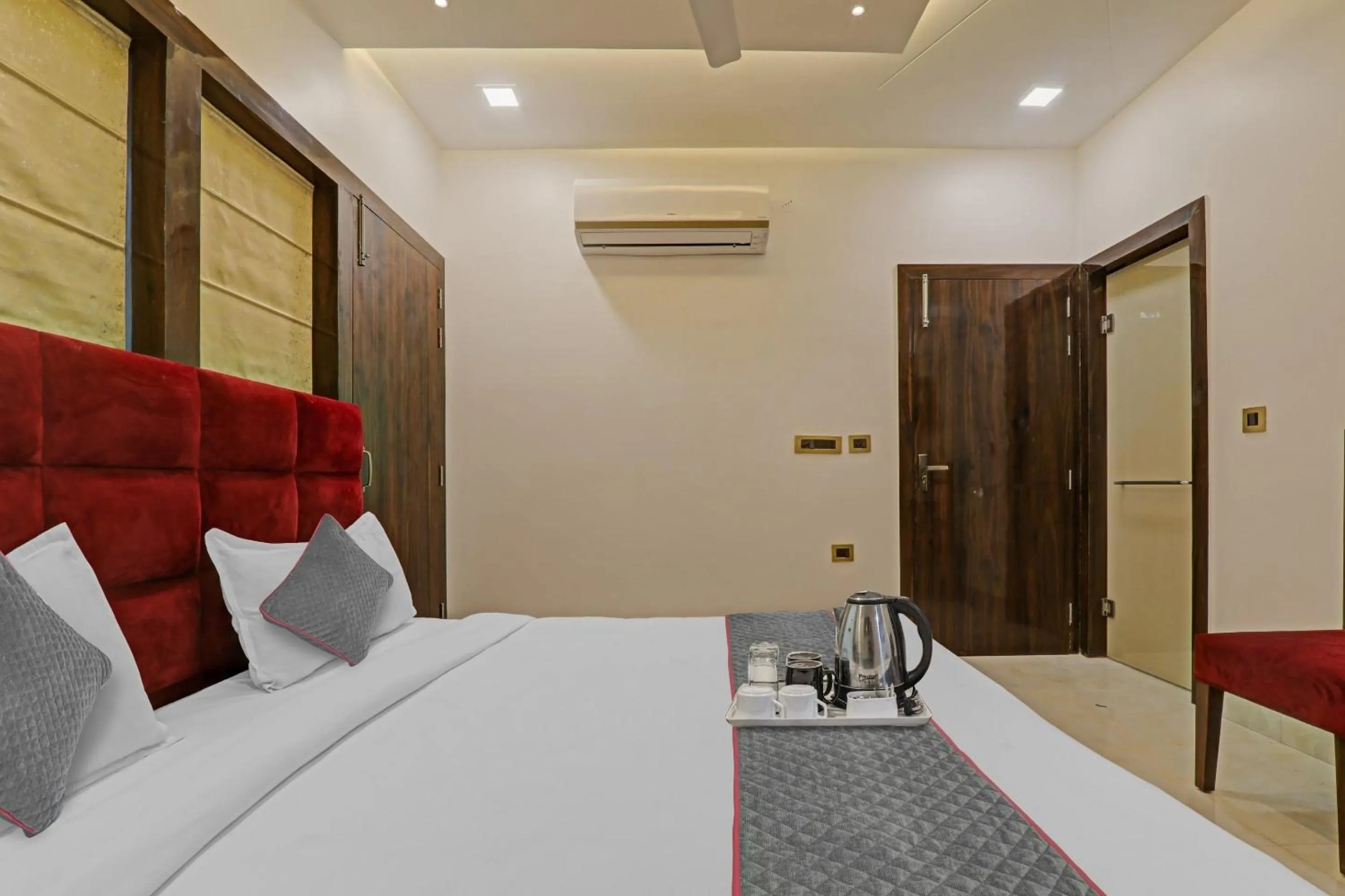 Bedroom, Bed in Townhouse Hotel Spotlight