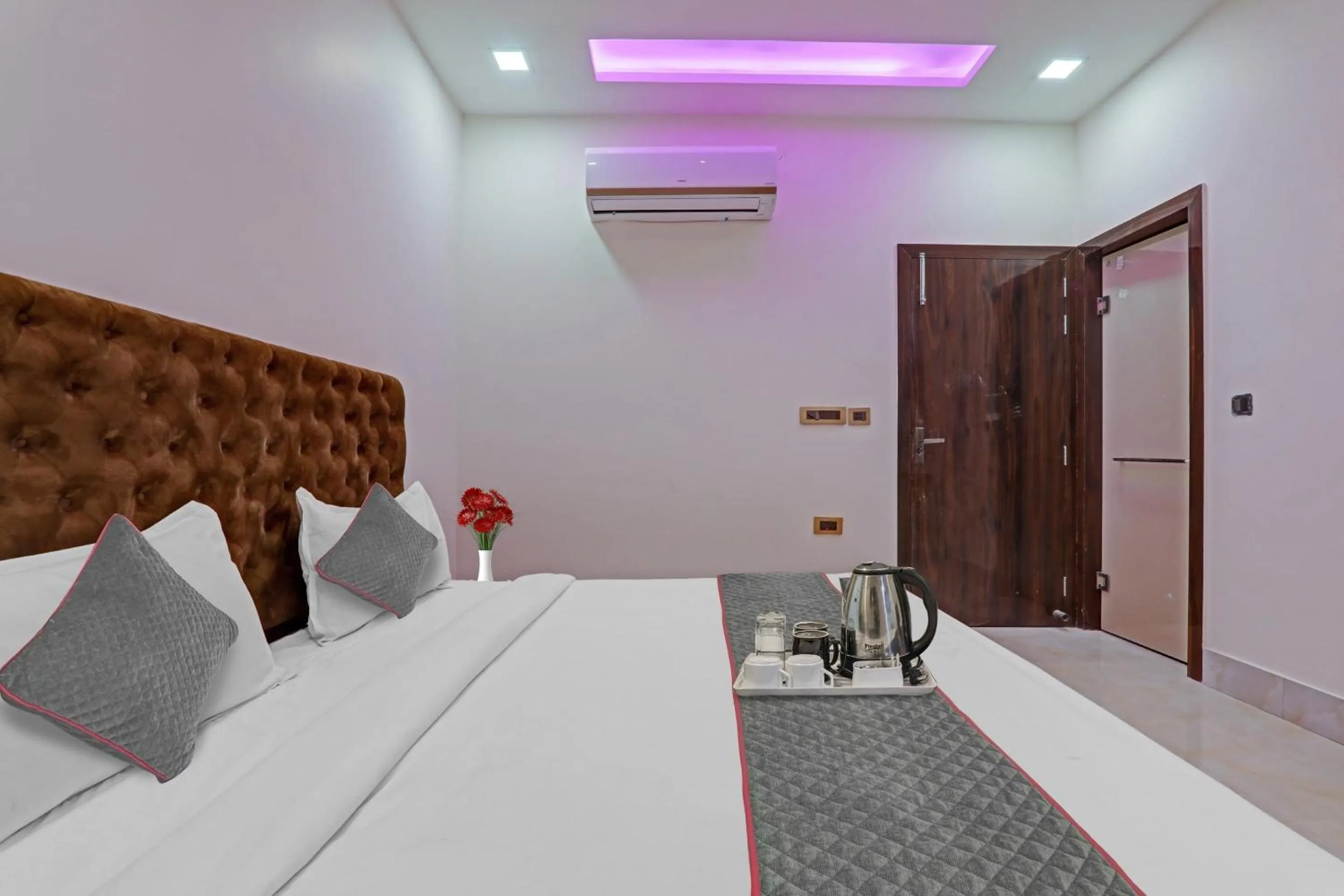 Bedroom, Bed in Townhouse Hotel Spotlight