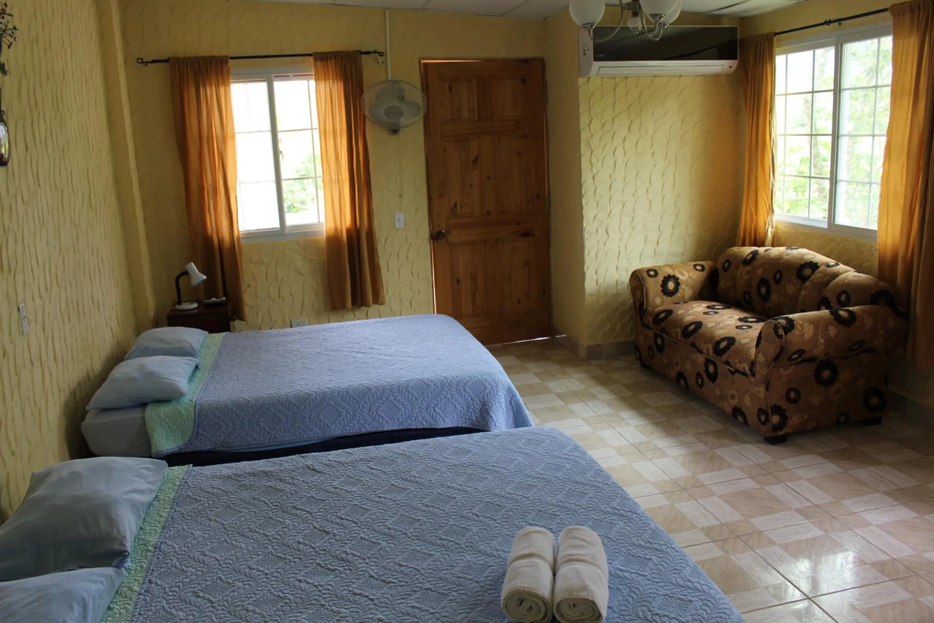 Living room, Bed in Hotel Valle Verde