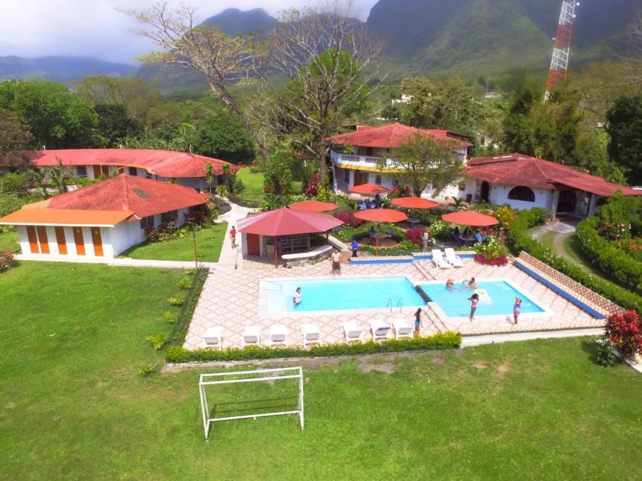 Swimming pool in Hotel Valle Verde