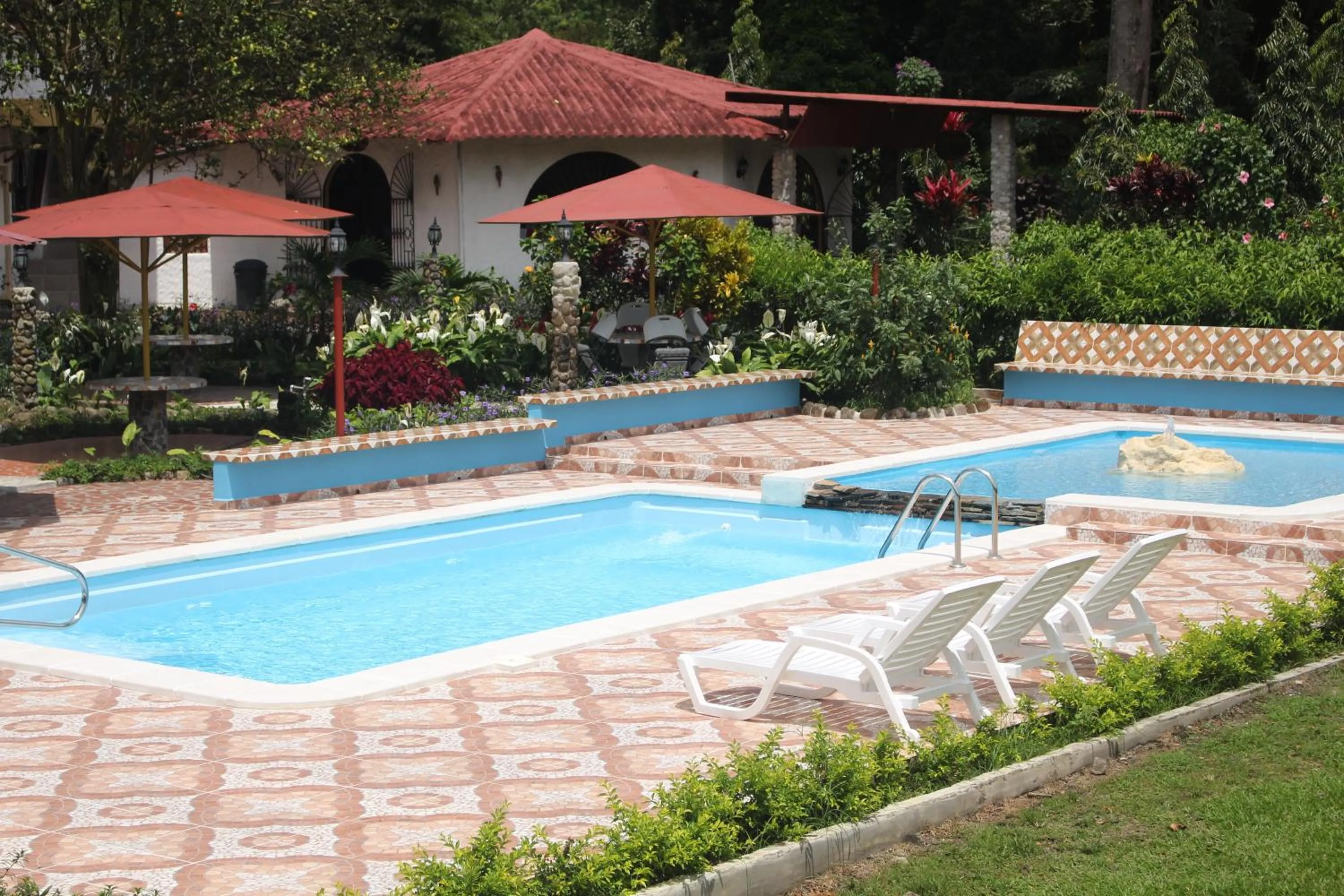 Swimming pool in Hotel Valle Verde