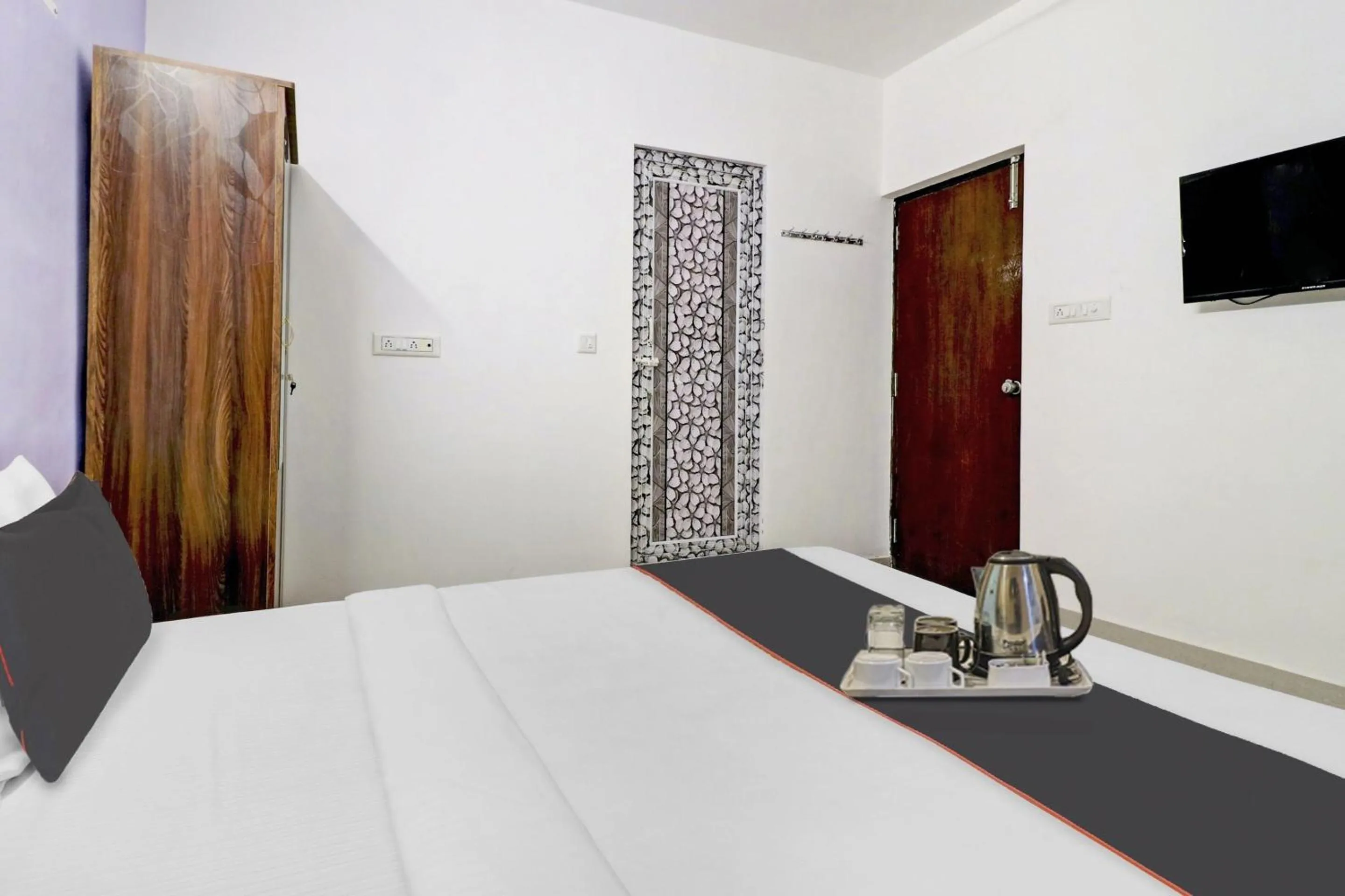 Bedroom, Bed in Hotel O Sunshine Inn