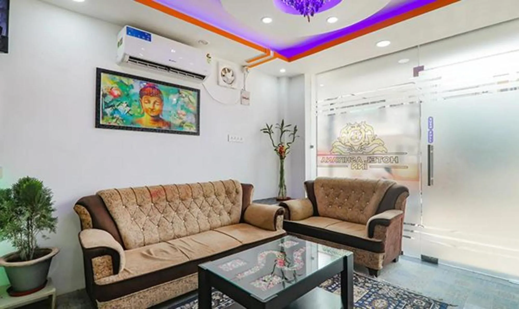 Seating area in FabExpress Ashiyana Inn