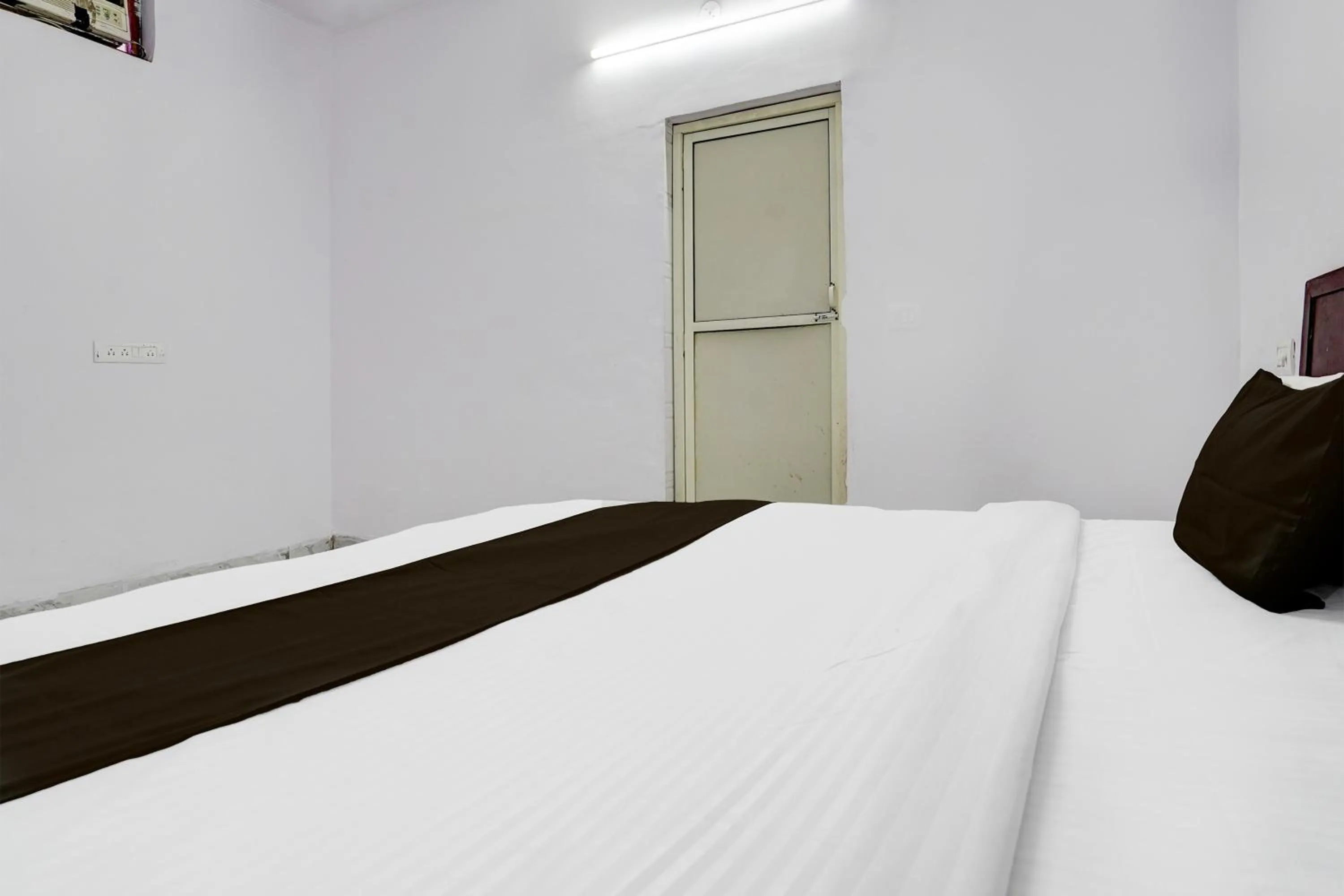 Bedroom, Bed in Hotel O Wamson