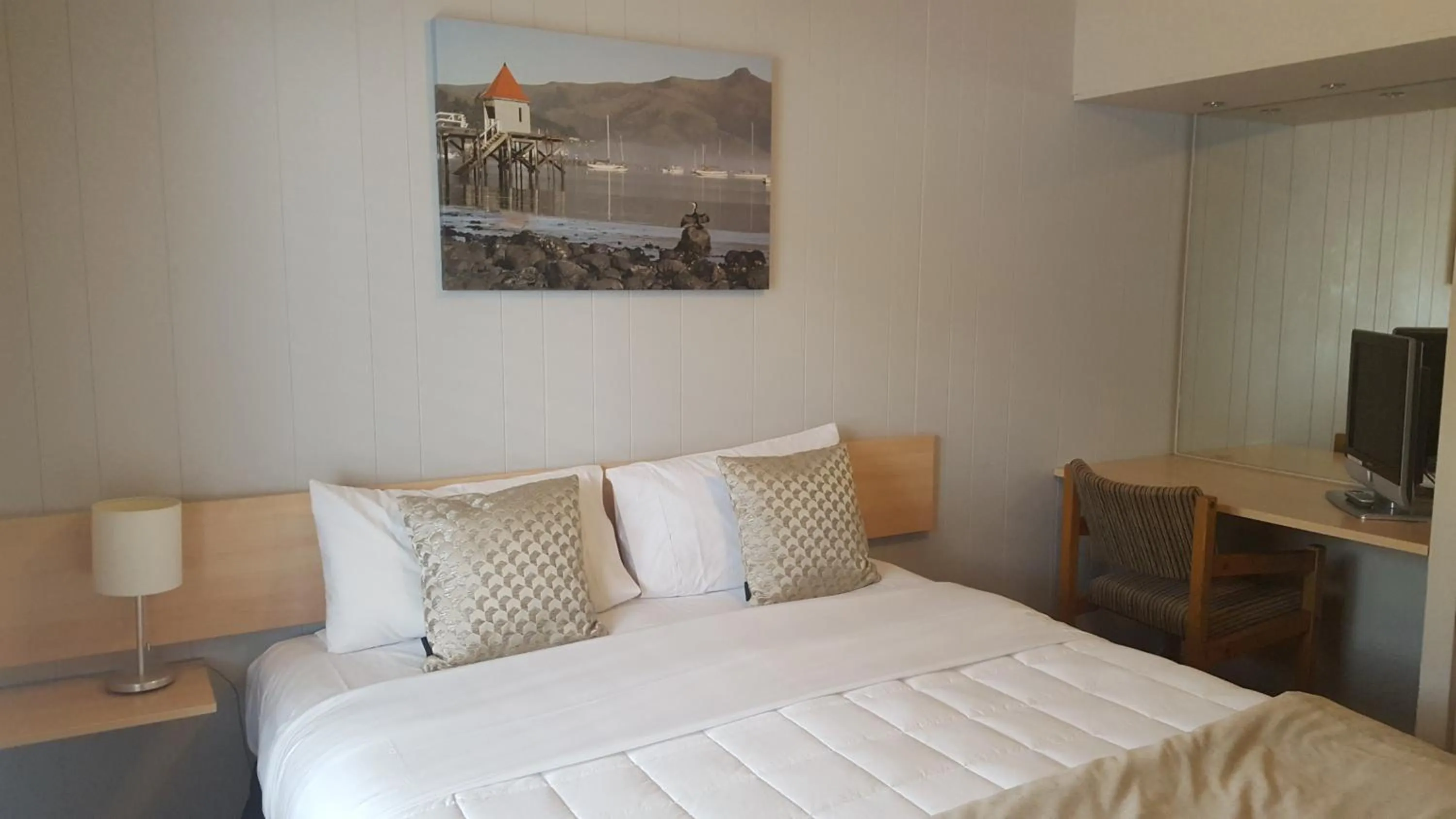 Bed in Akaroa Waterfront Motels