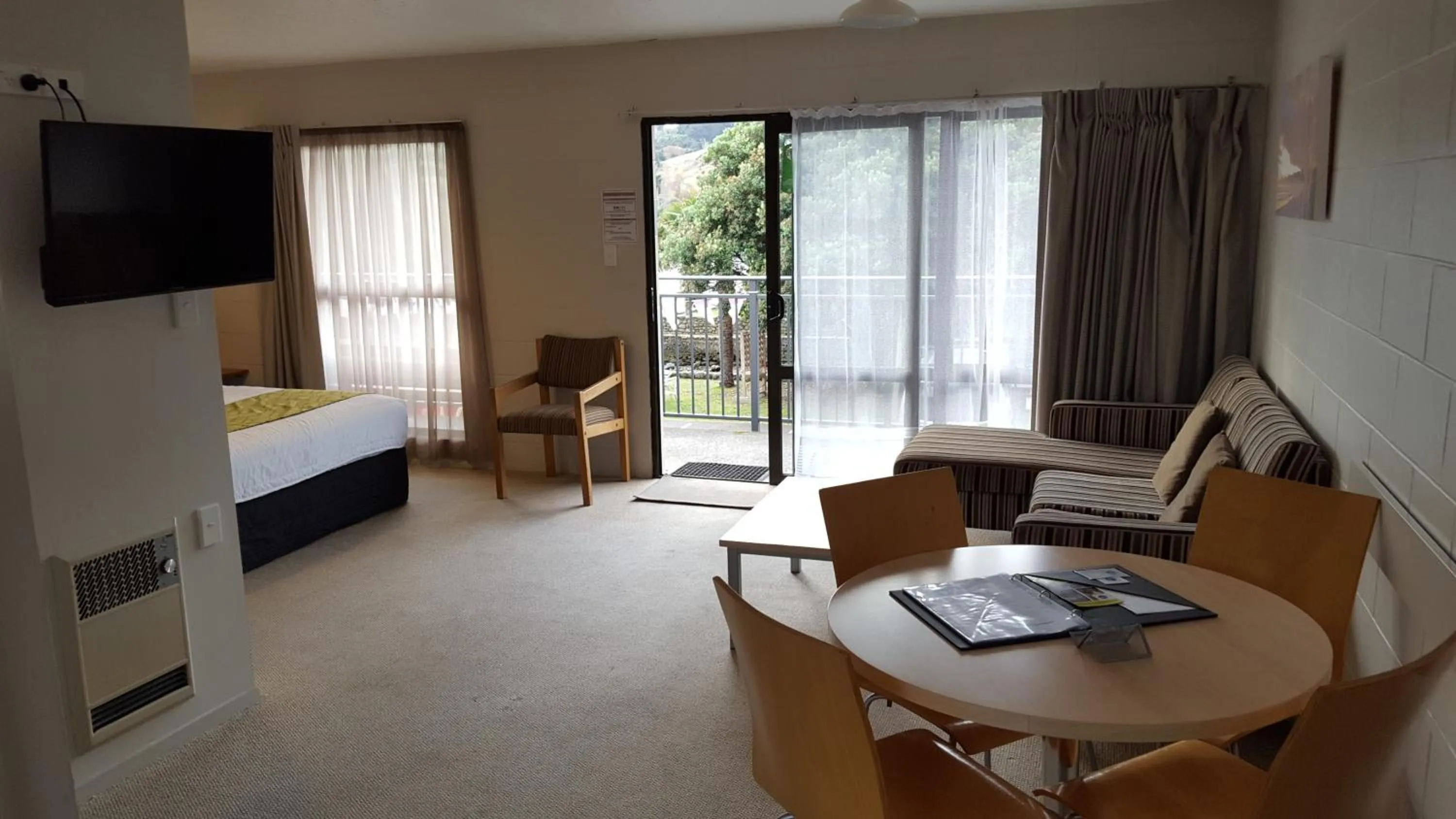 Bed in Akaroa Waterfront Motels