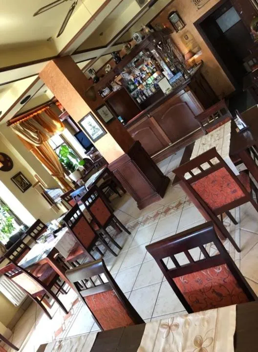 Restaurant/places to eat in Hotel Restauracja Podzamcze