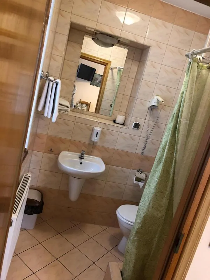 Bathroom in Hotel Restauracja Podzamcze