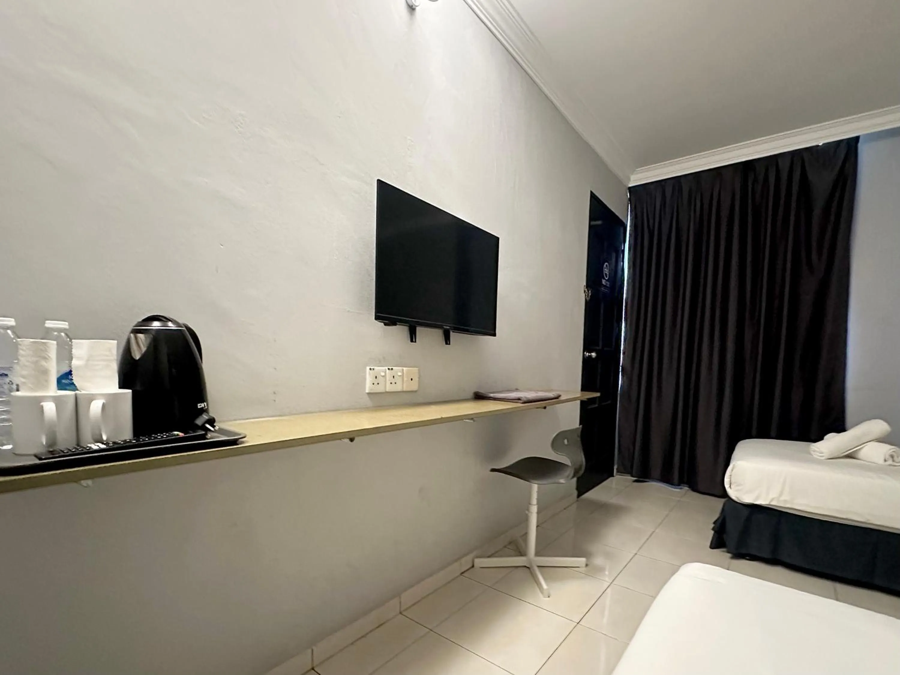 TV and multimedia, Bed in # Hashtag Hotel - Self Check in