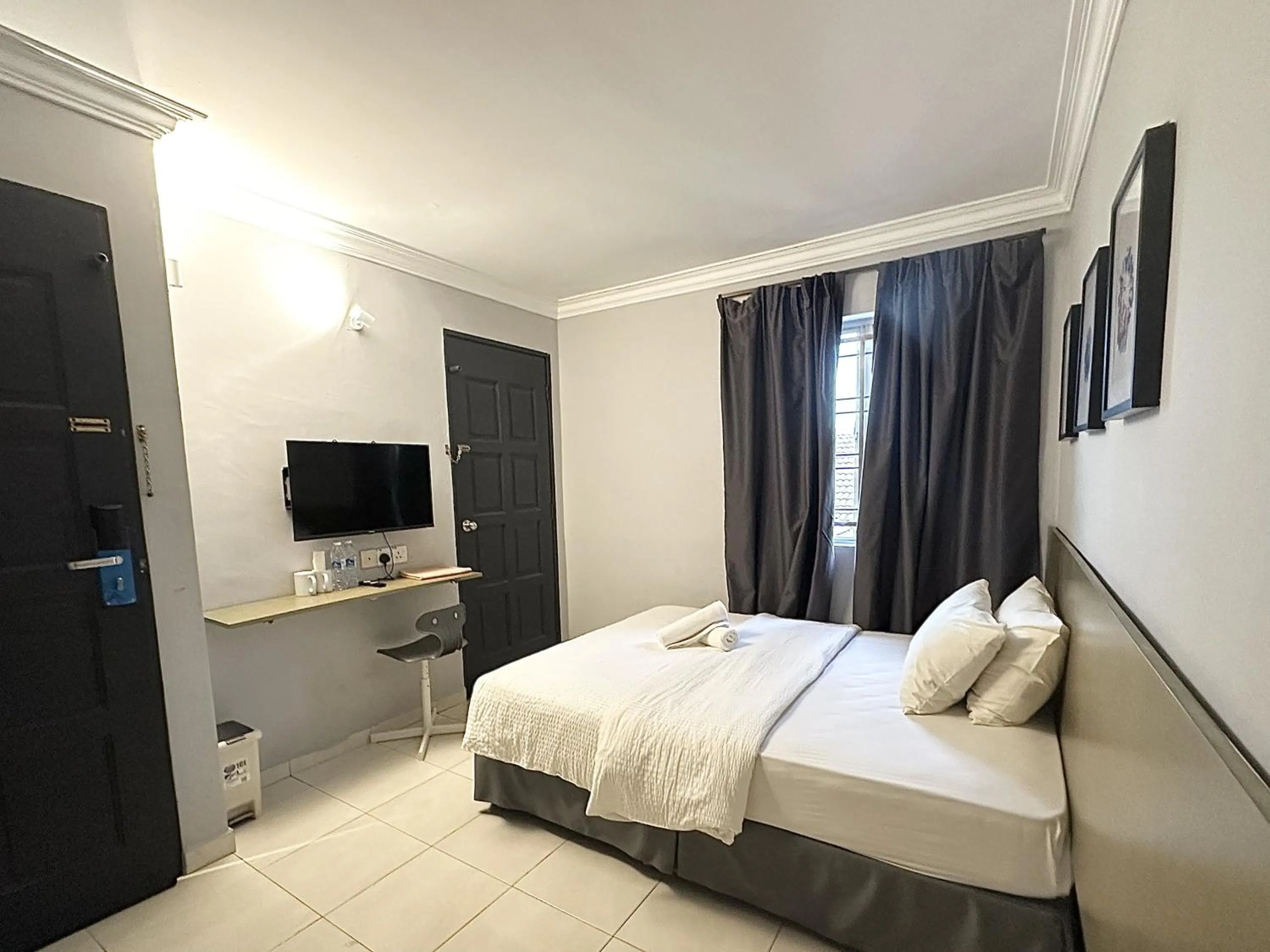 Bed in # Hashtag Hotel - Self Check in