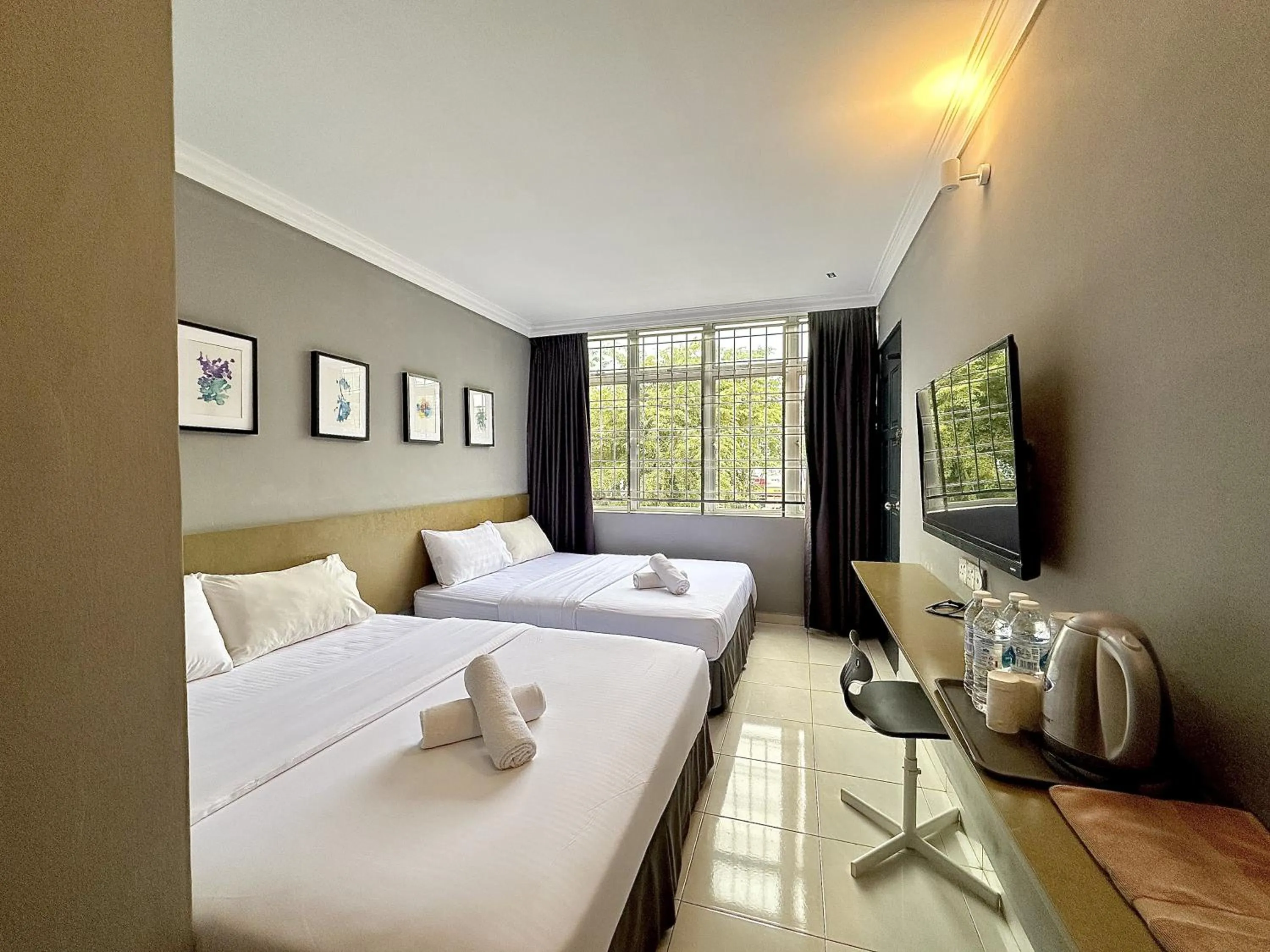 Bed in # Hashtag Hotel - Self Check in