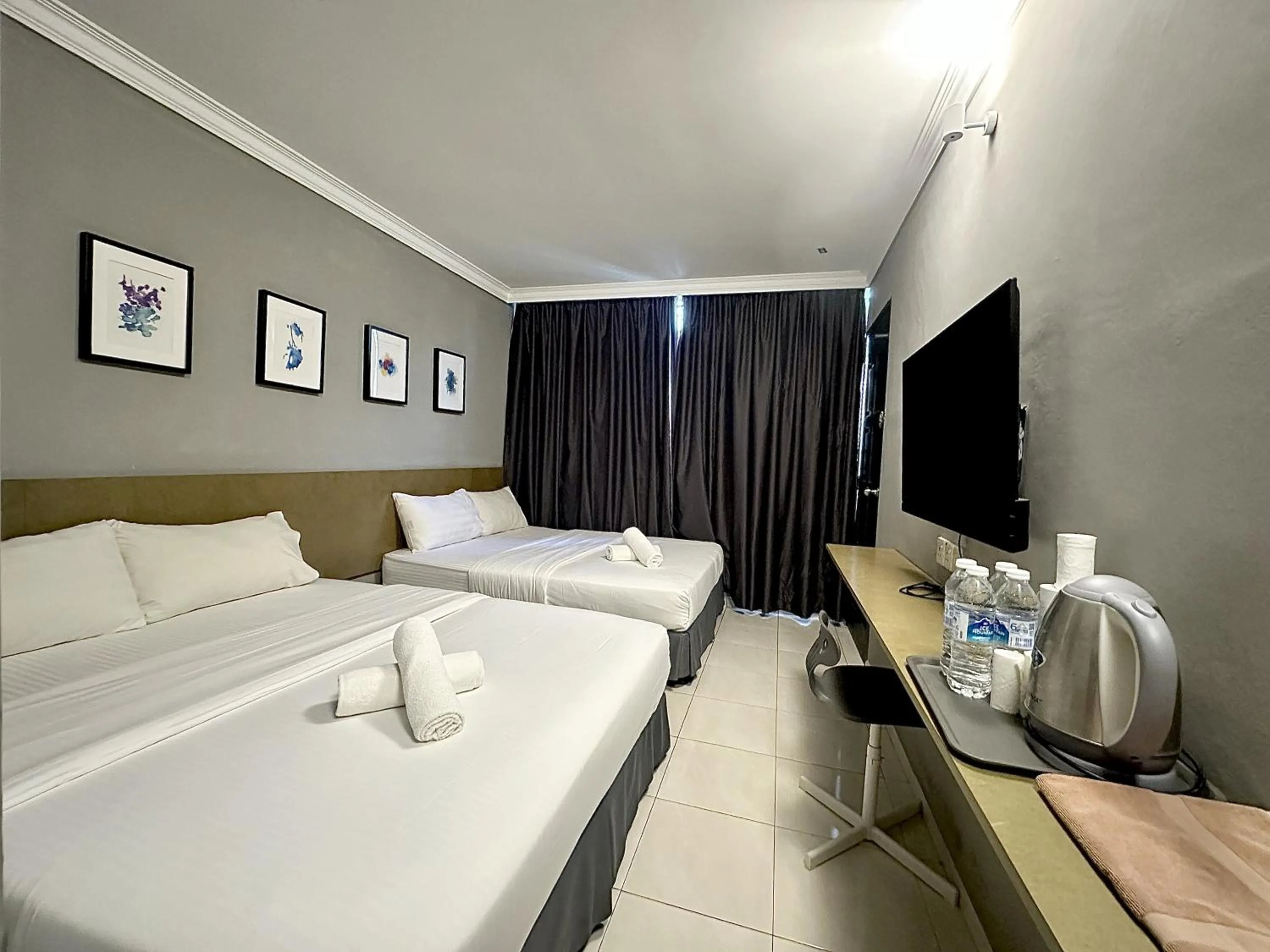 Bedroom, Bed in # Hashtag Hotel - Self Check in