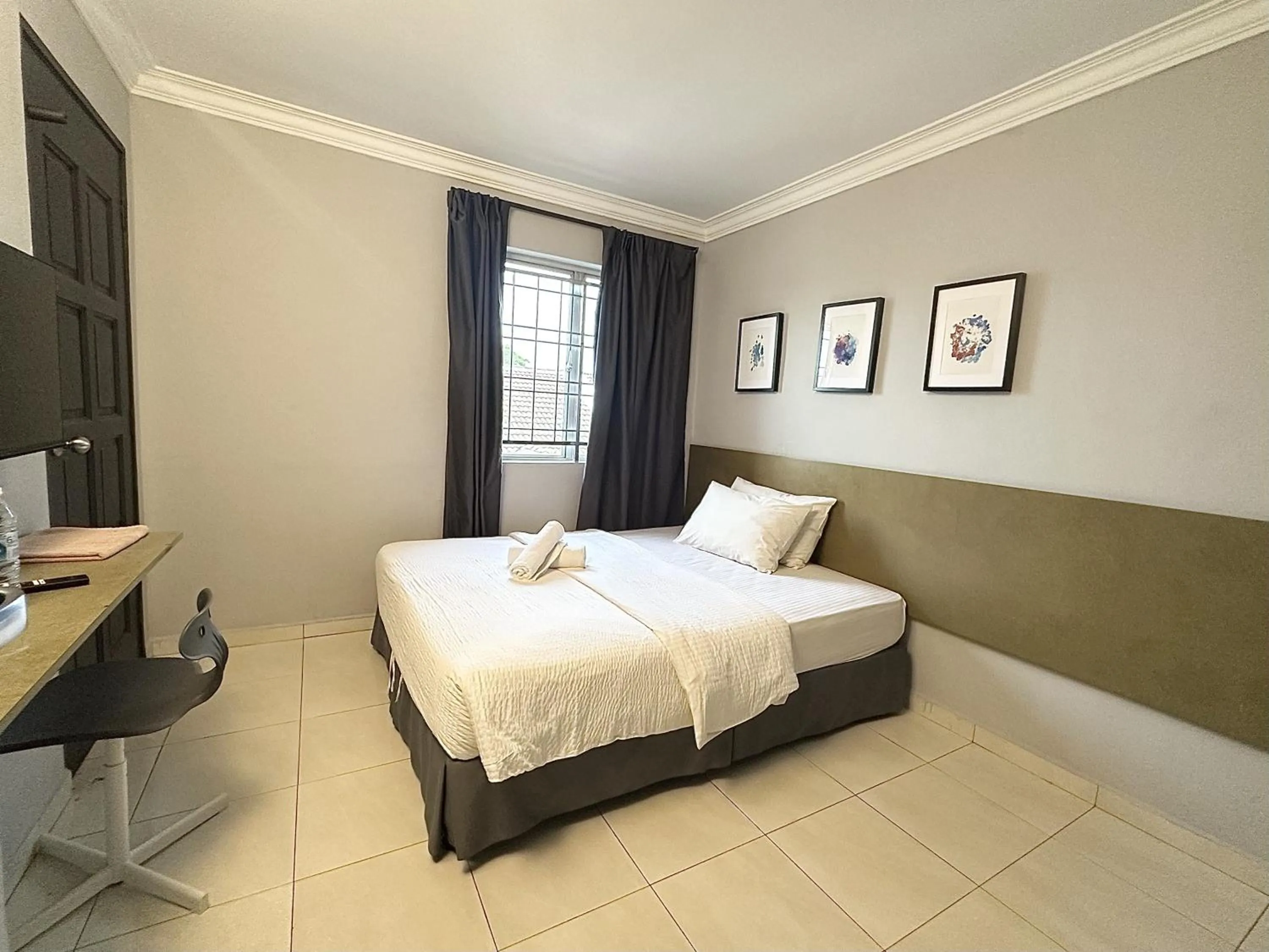 Bed in # Hashtag Hotel - Self Check in