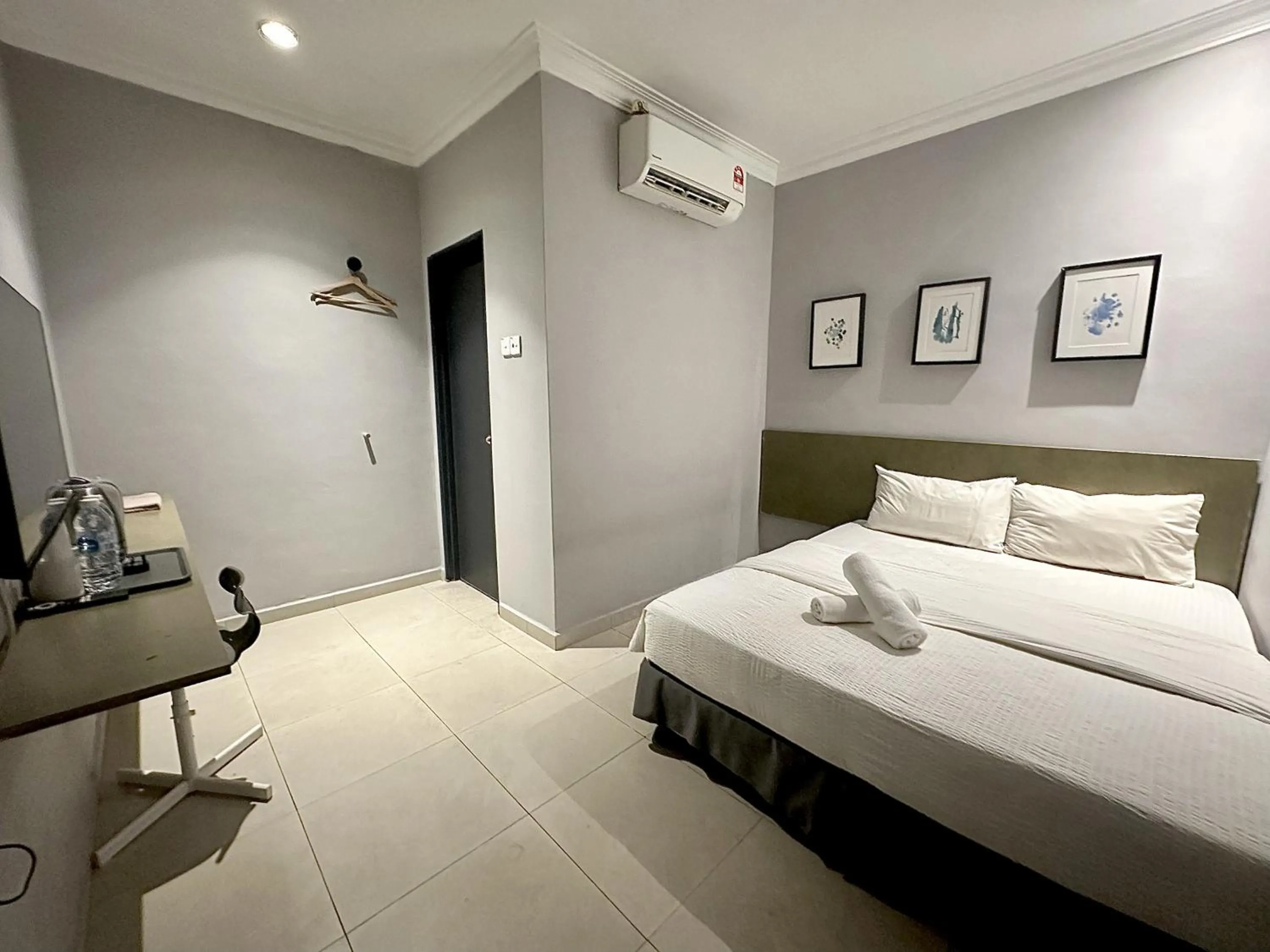 Bed in # Hashtag Hotel - Self Check in