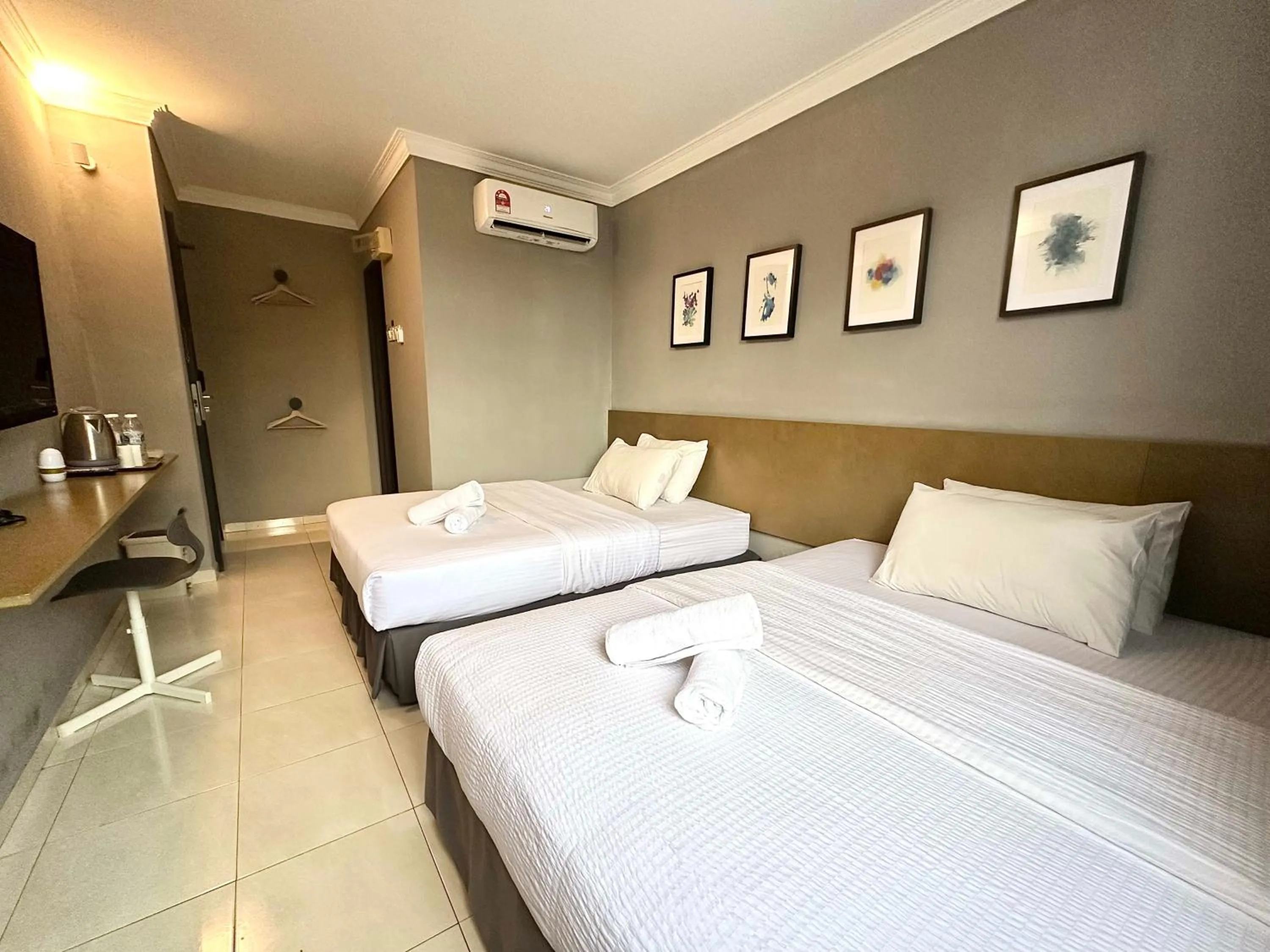 Bed in # Hashtag Hotel - Self Check in