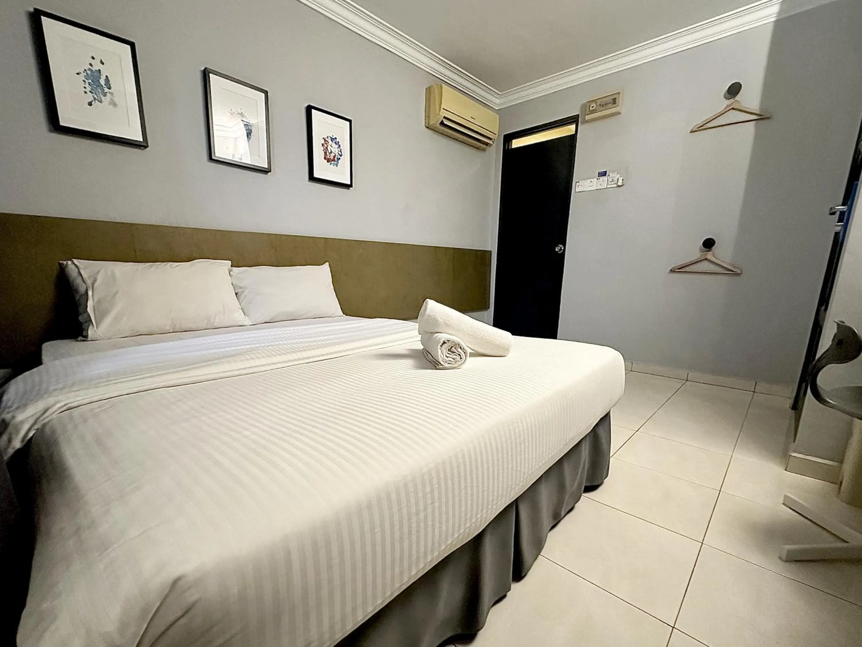 Bed in # Hashtag Hotel - Self Check in