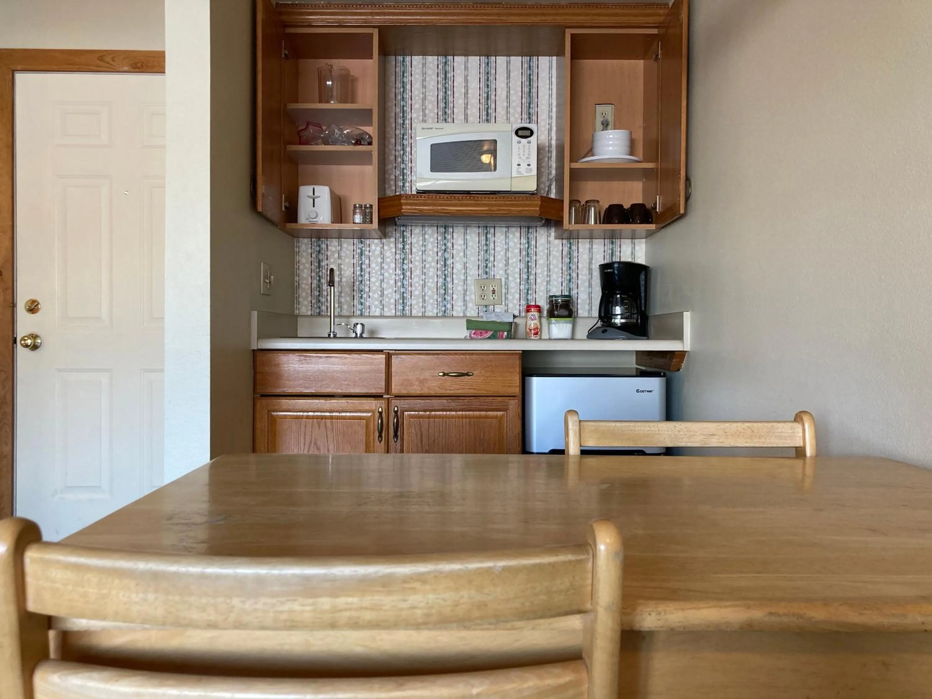 Coffee/tea facilities in River Run Inn