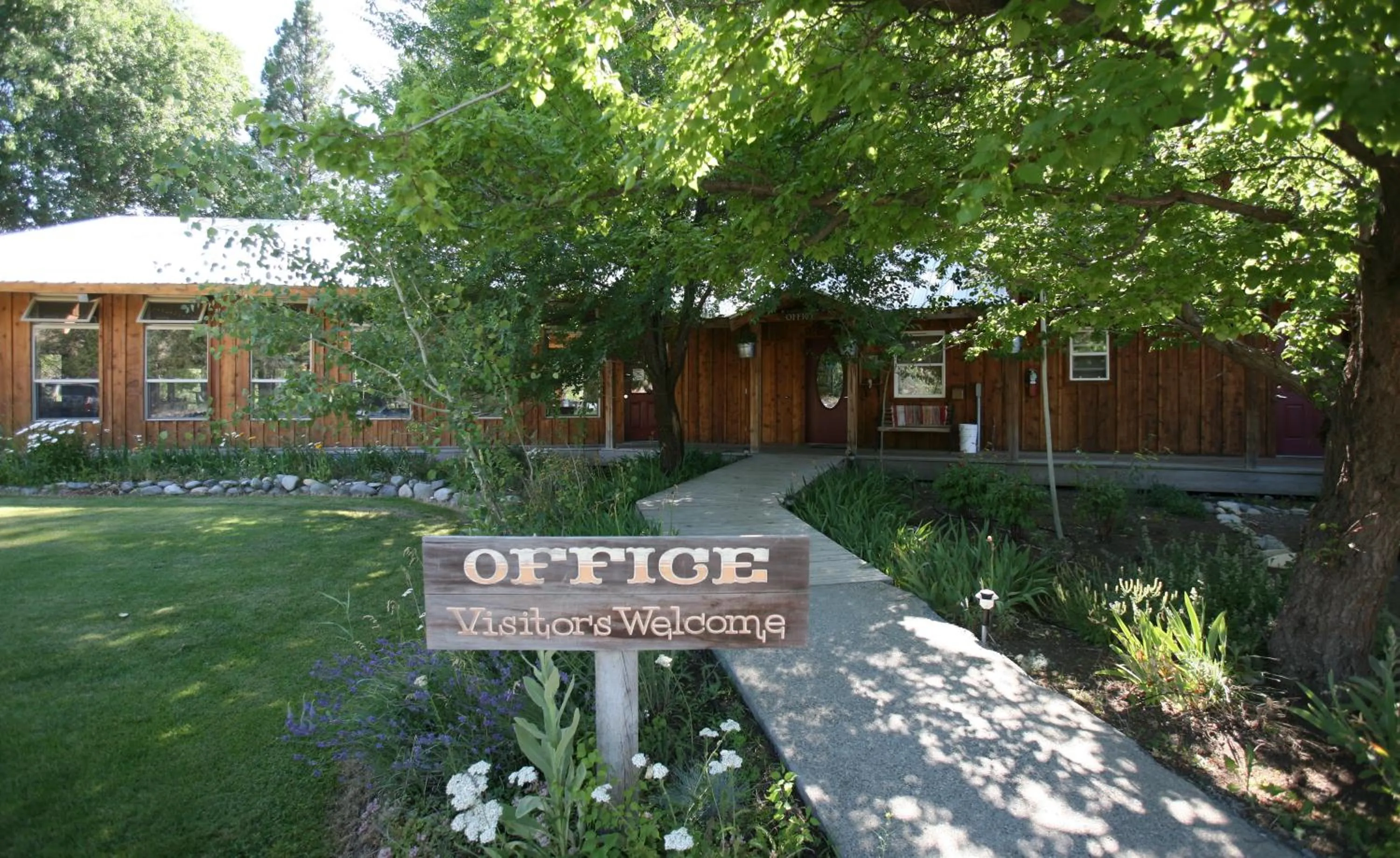 Facade/entrance in River Run Inn