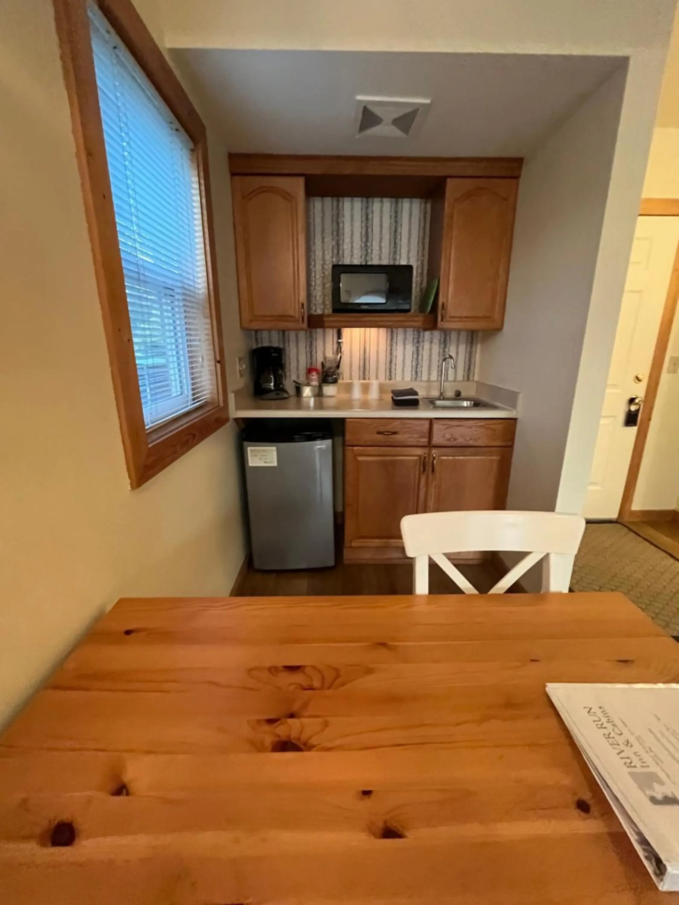 Kitchen or kitchenette in River Run Inn