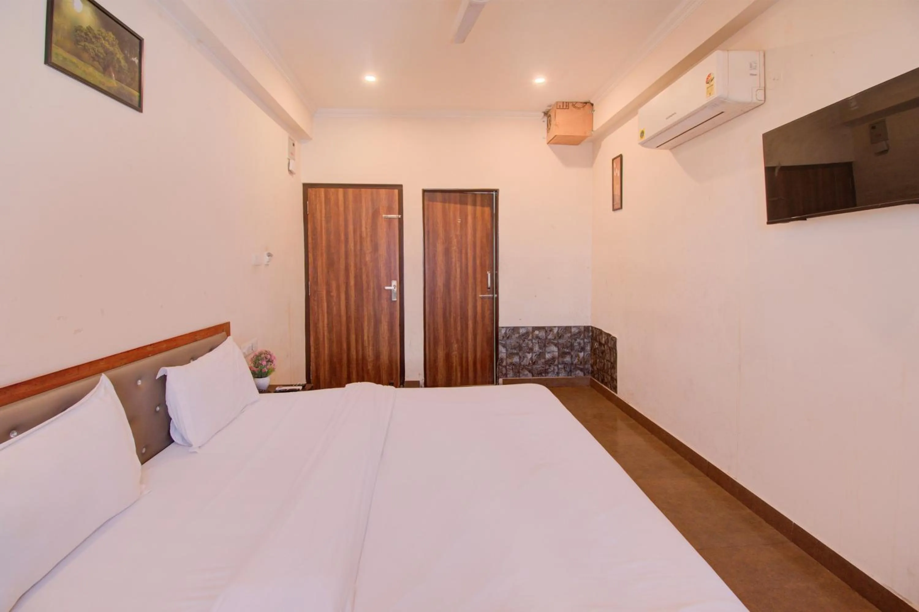 Bedroom, Bed in Hotel Bhagwati Palace