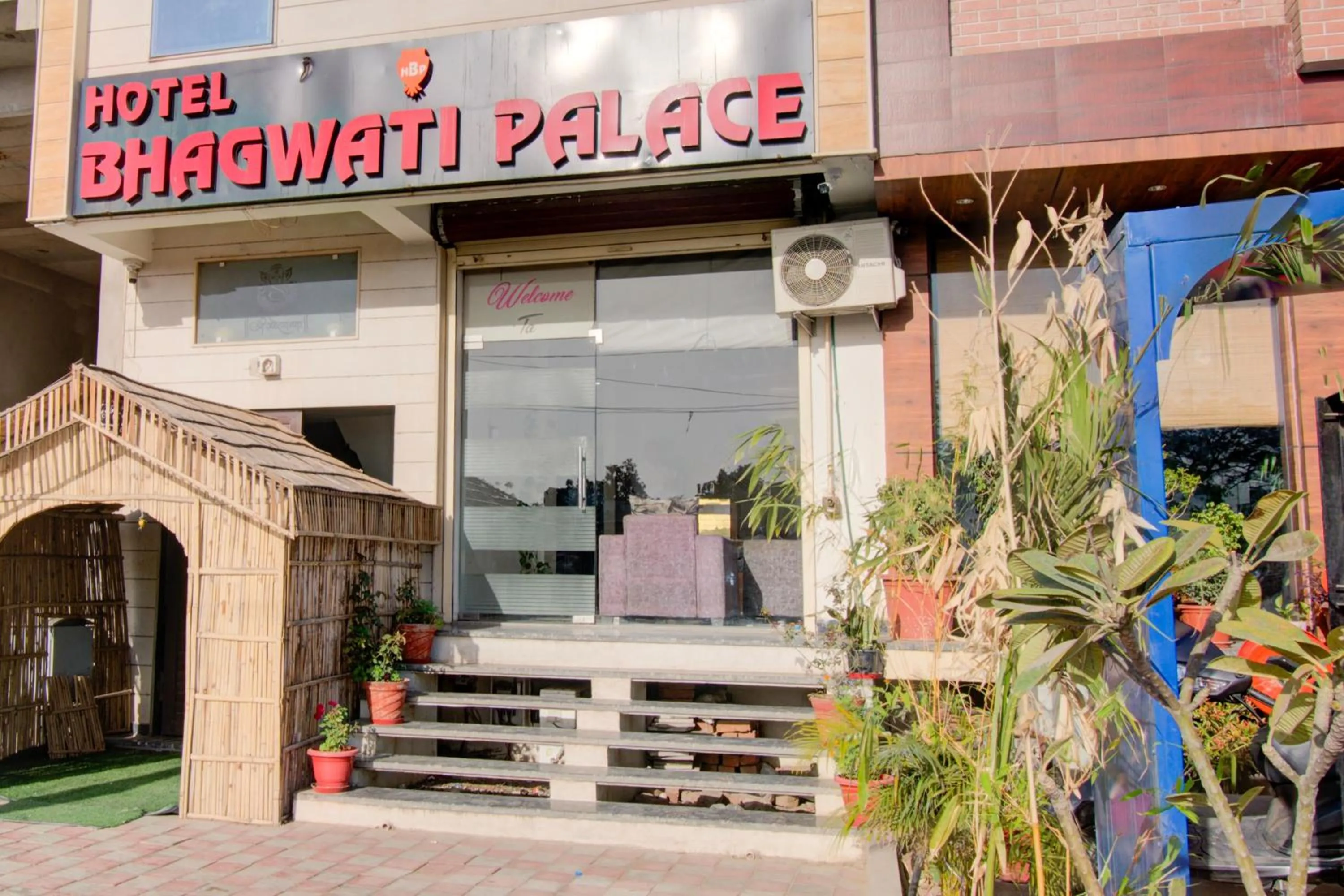 Facade/entrance in Hotel Bhagwati Palace