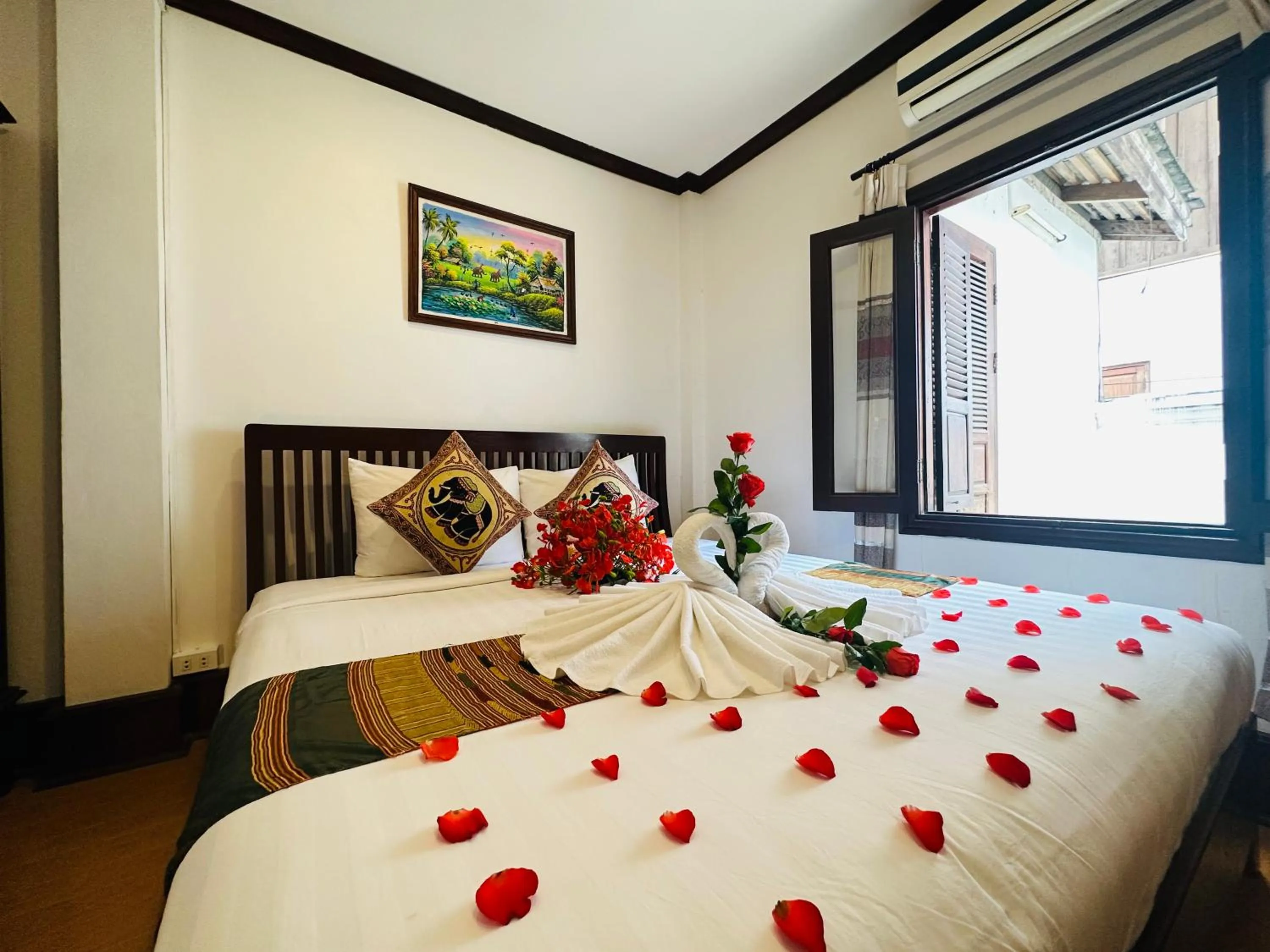 Bed in Thatsaphone Hotel