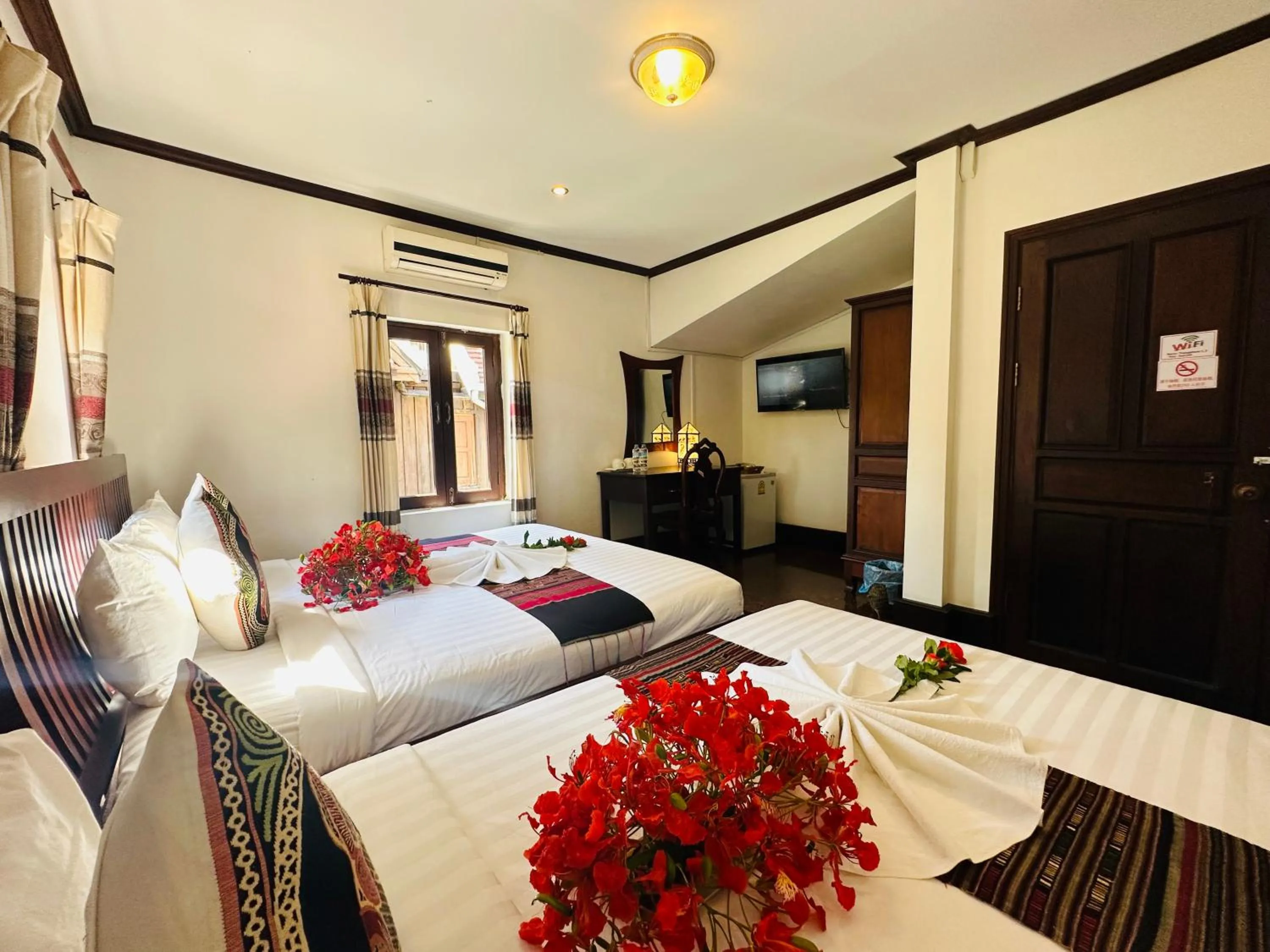 Bed in Thatsaphone Hotel