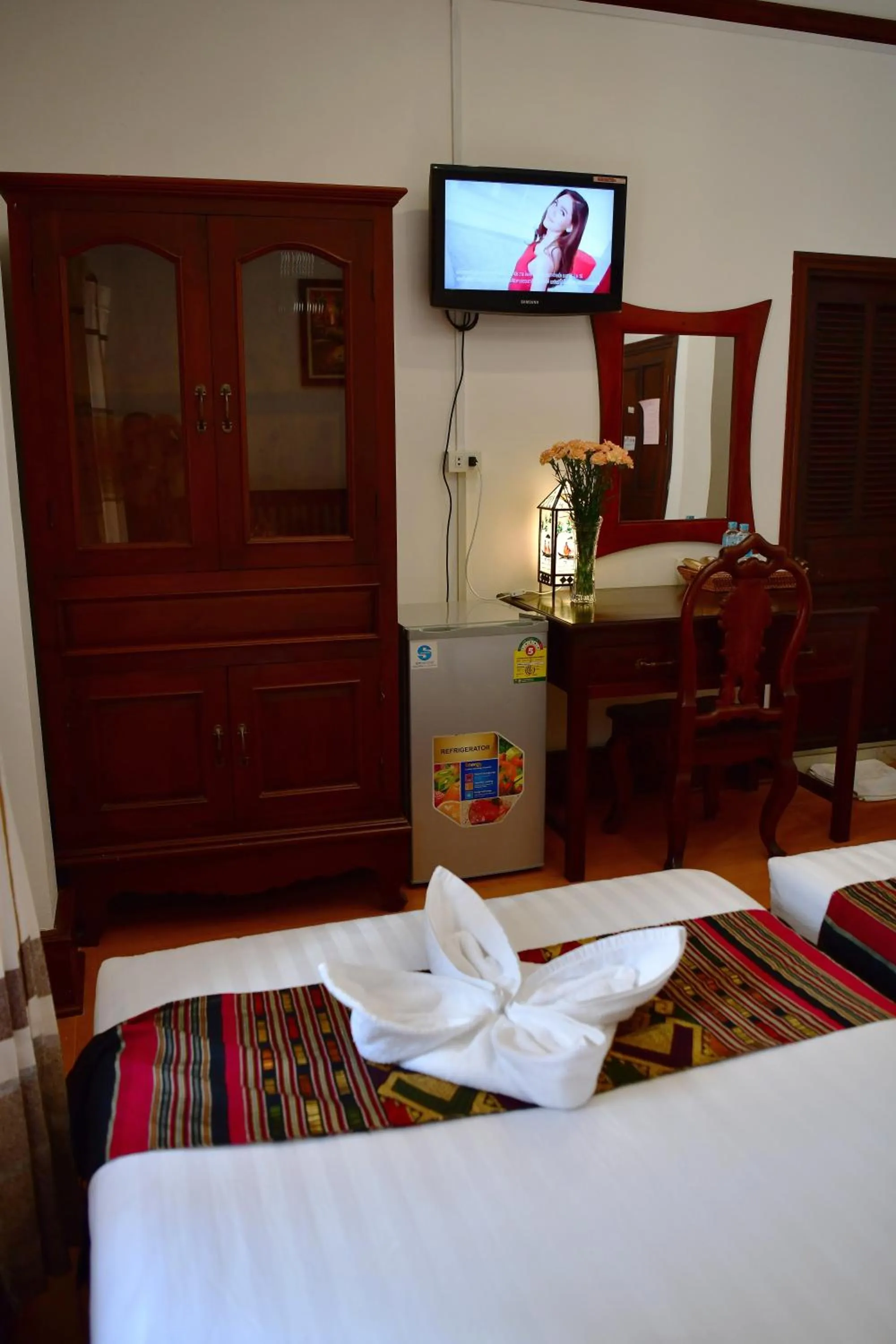 hair dresser, Bed in Thatsaphone Hotel