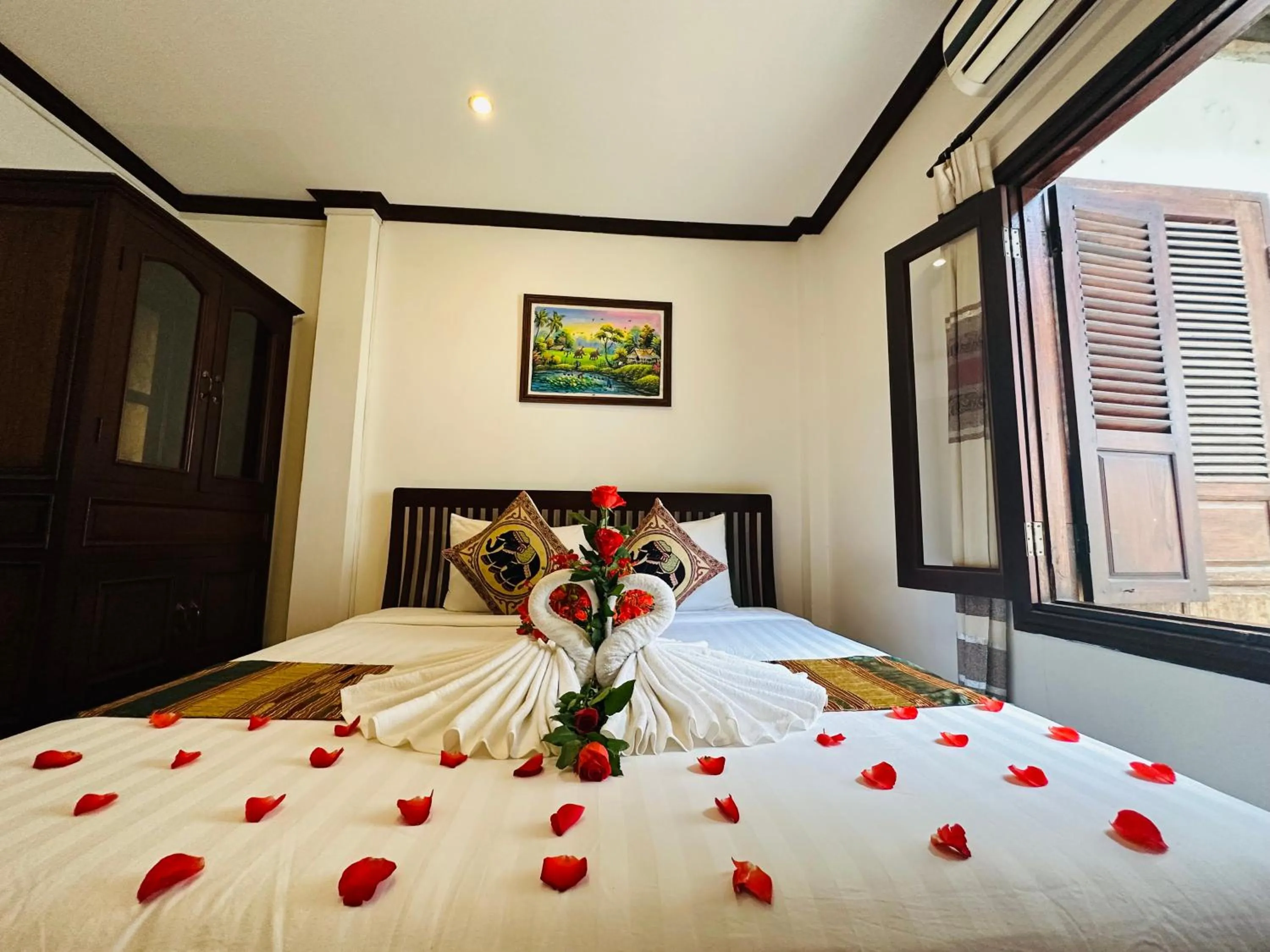 Bed in Thatsaphone Hotel