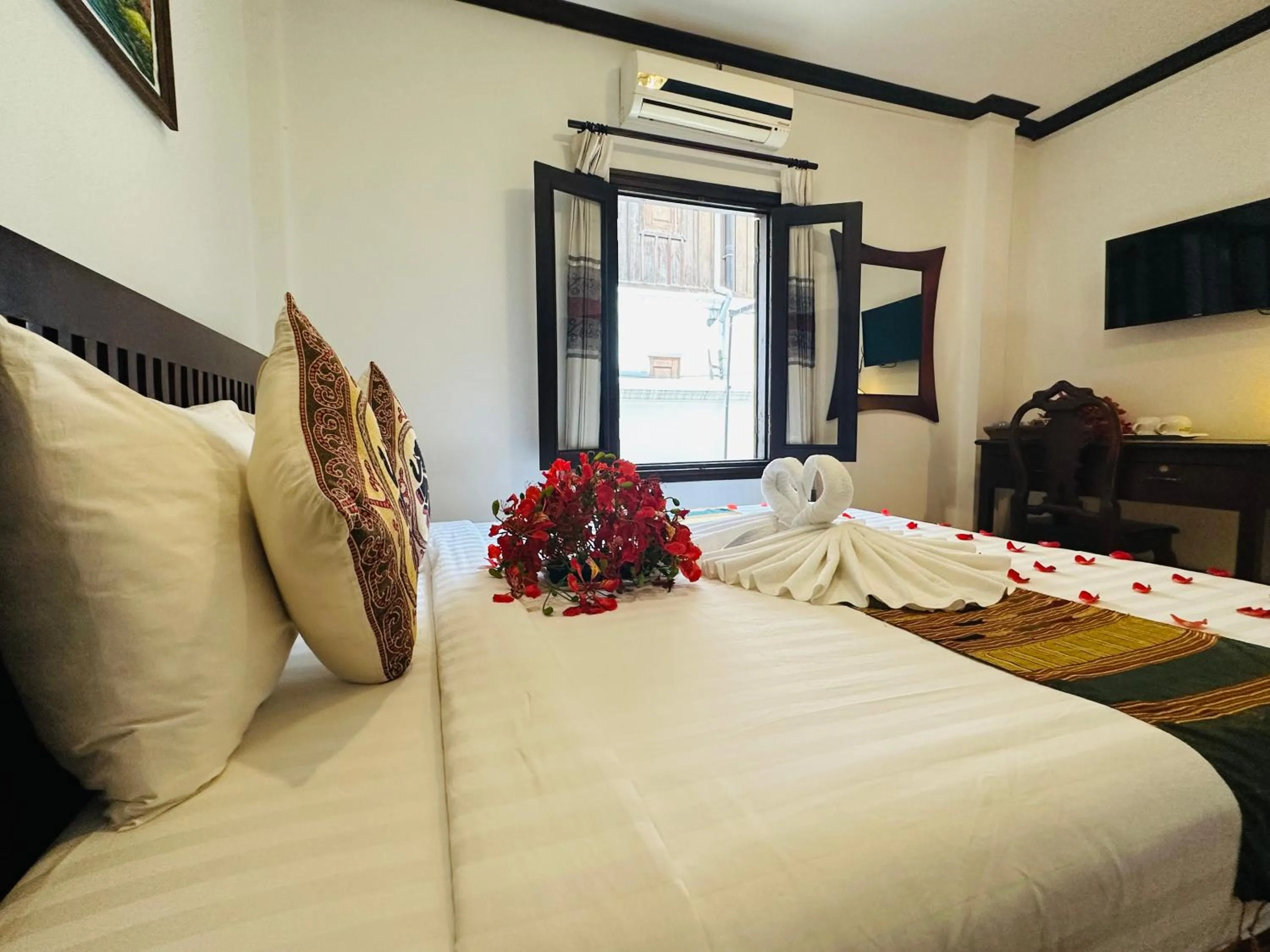 Bed in Thatsaphone Hotel