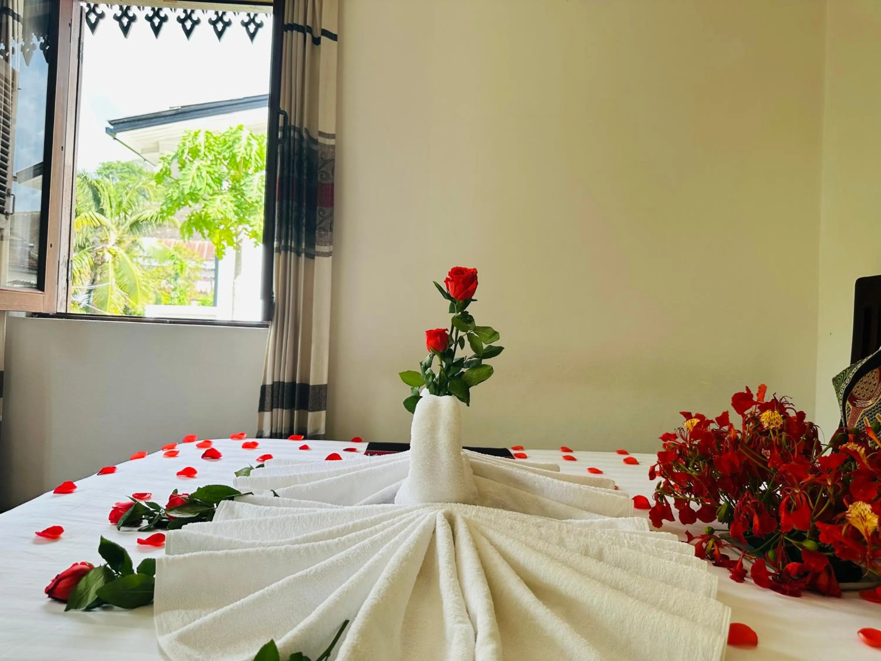 Photo of the whole room, Bed in Thatsaphone Hotel