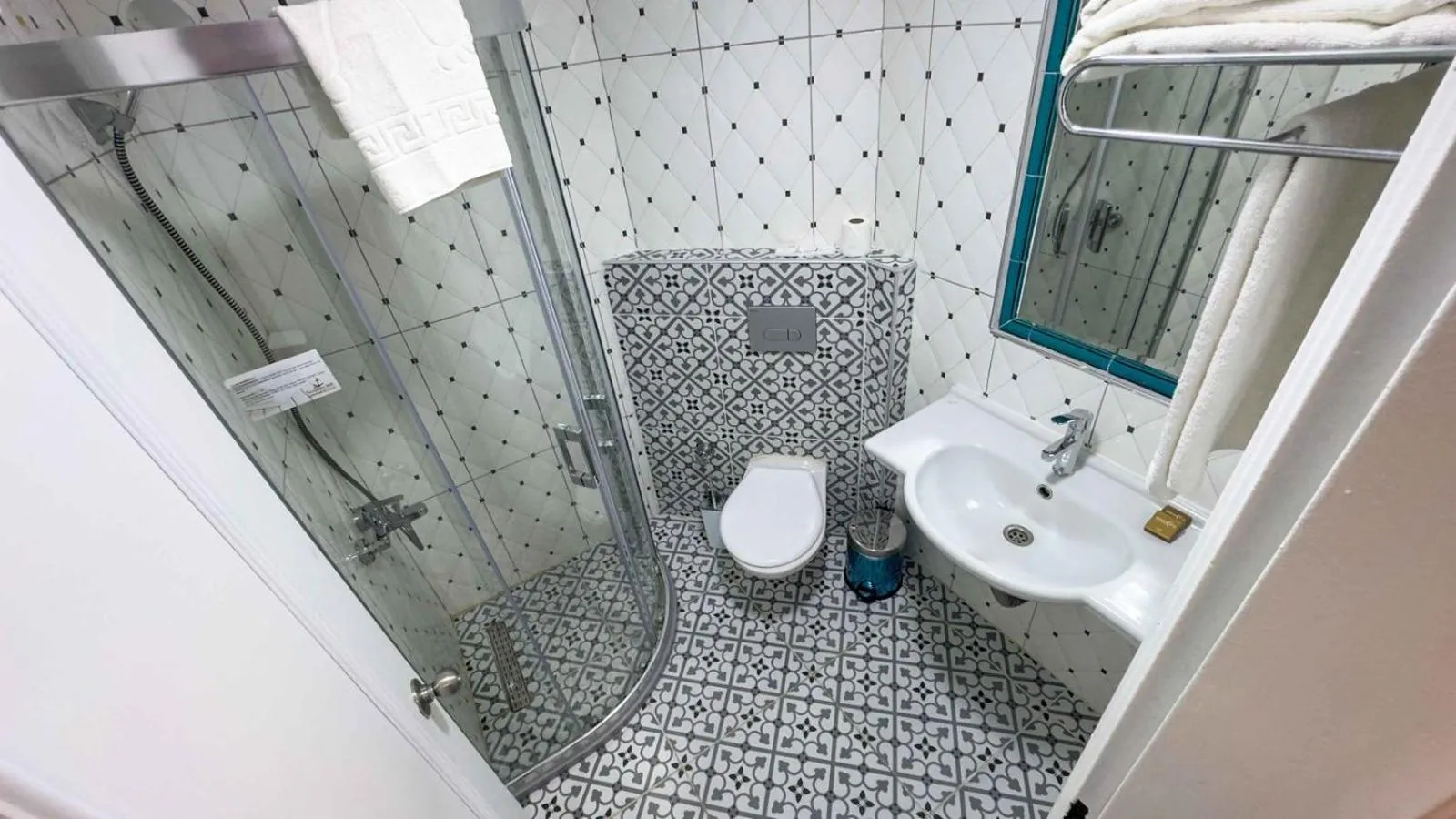 Shower in Suhan Seaport Hotel