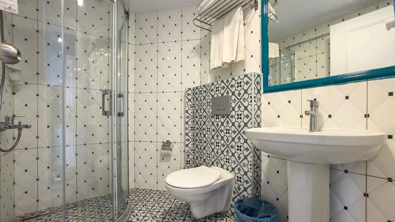 Shower in Suhan Seaport Hotel