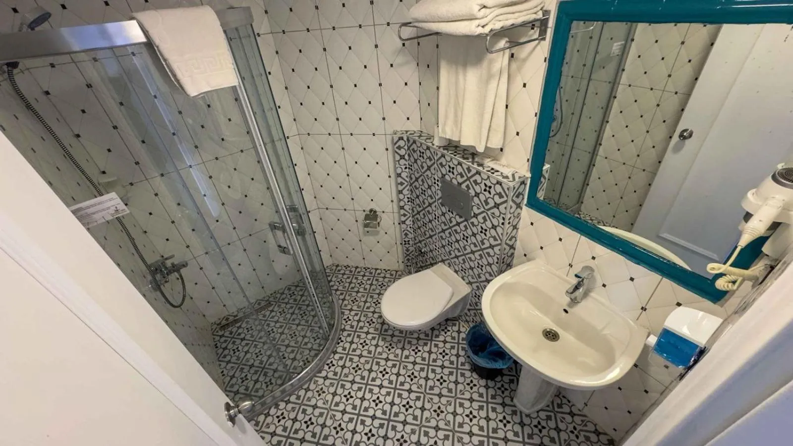 Shower in Suhan Seaport Hotel