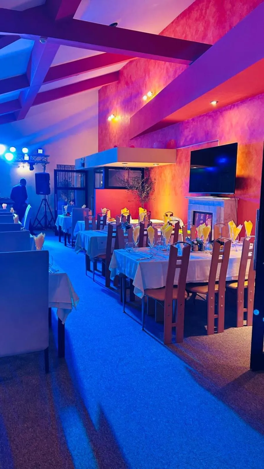 Restaurant/places to eat in Vila Condor